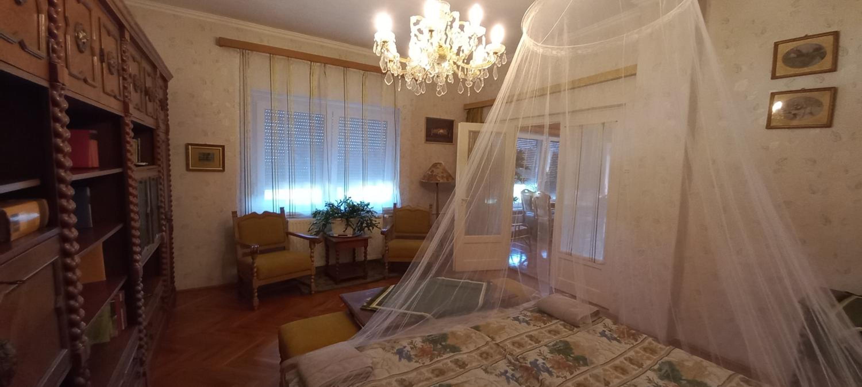 Anna Villa