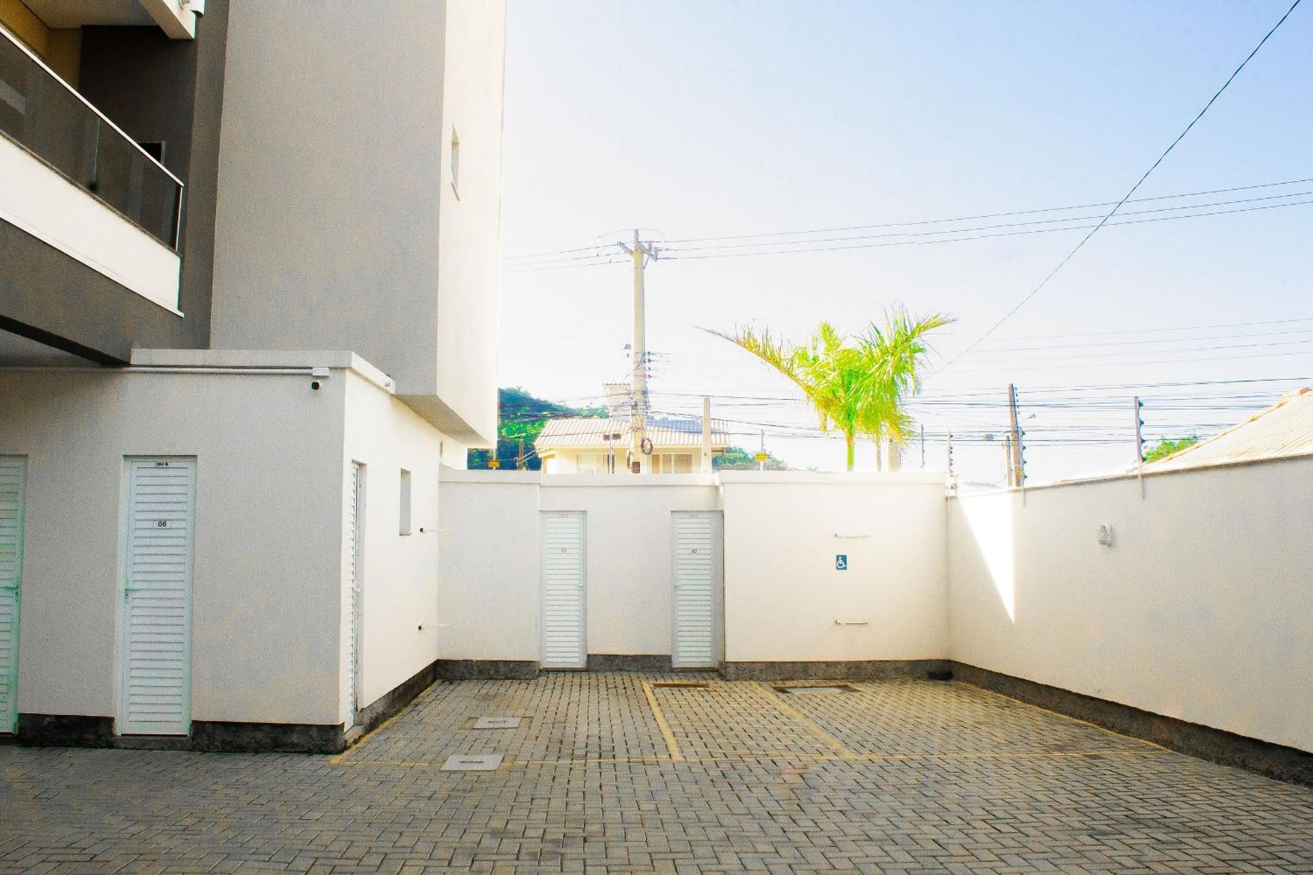 Modern apartment with pool and barbecue CRR201