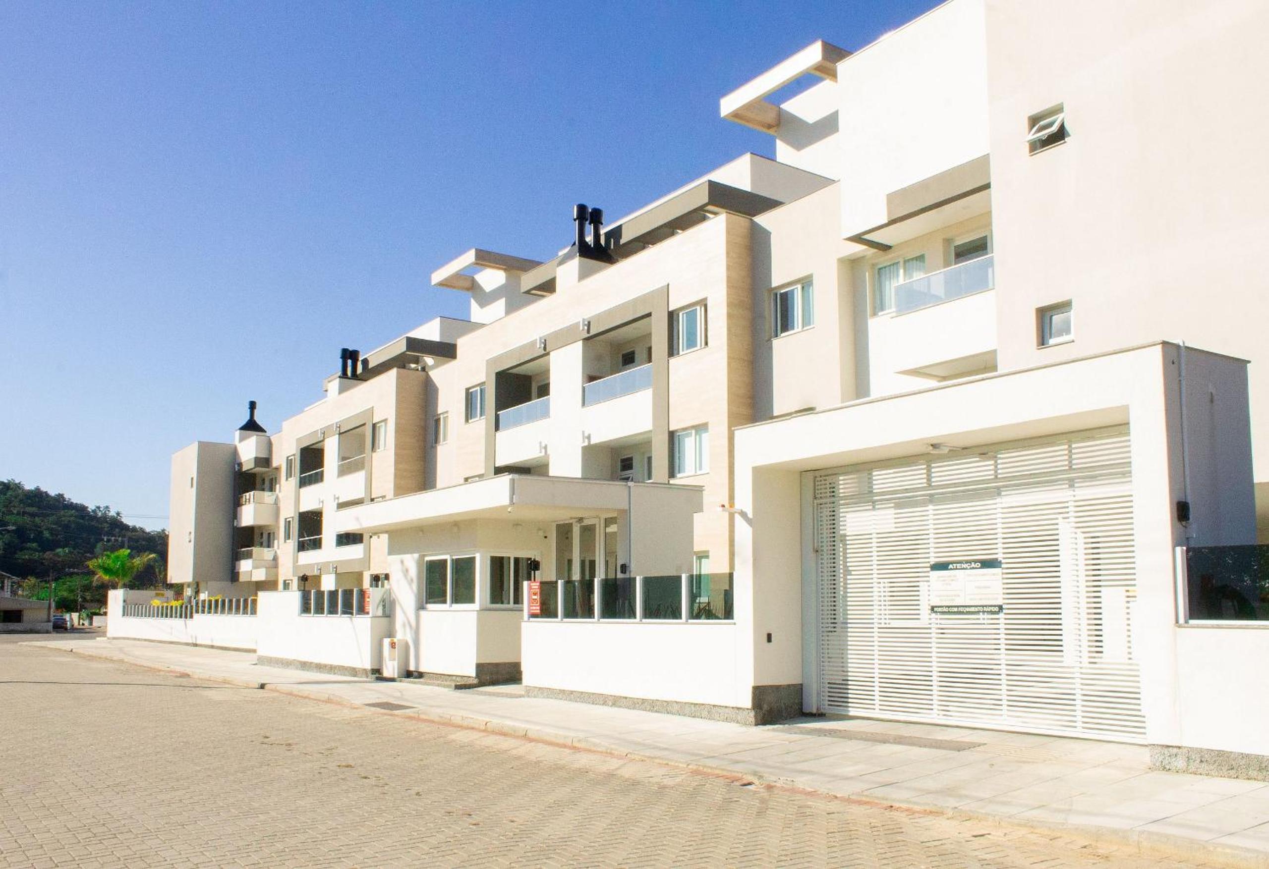 Modern apartment with pool and barbecue CRR201