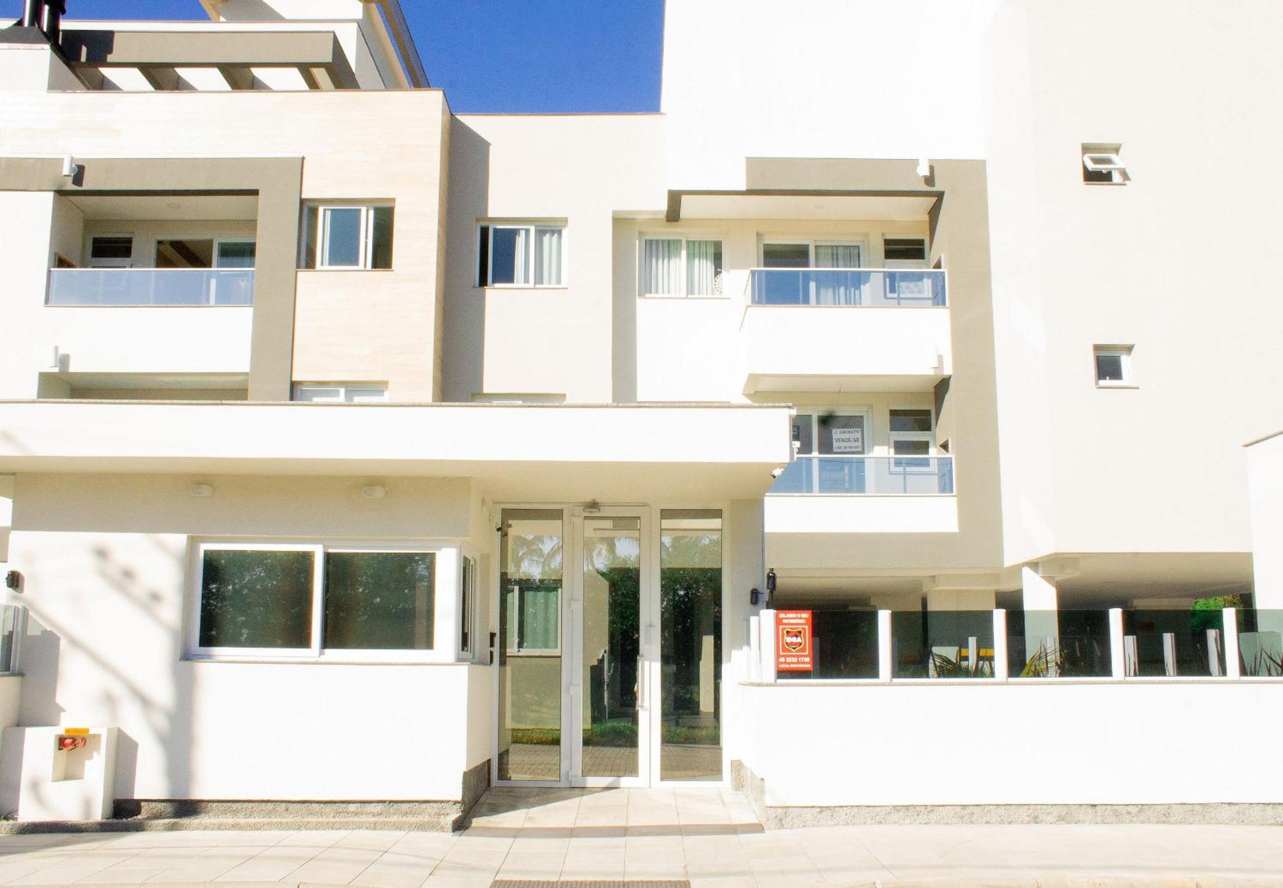 Modern apartment with pool and barbecue CRR201