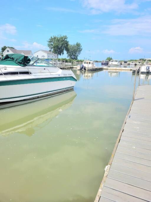 Sunnie Days condo in Oak Harbor on Lake Erie! view 2