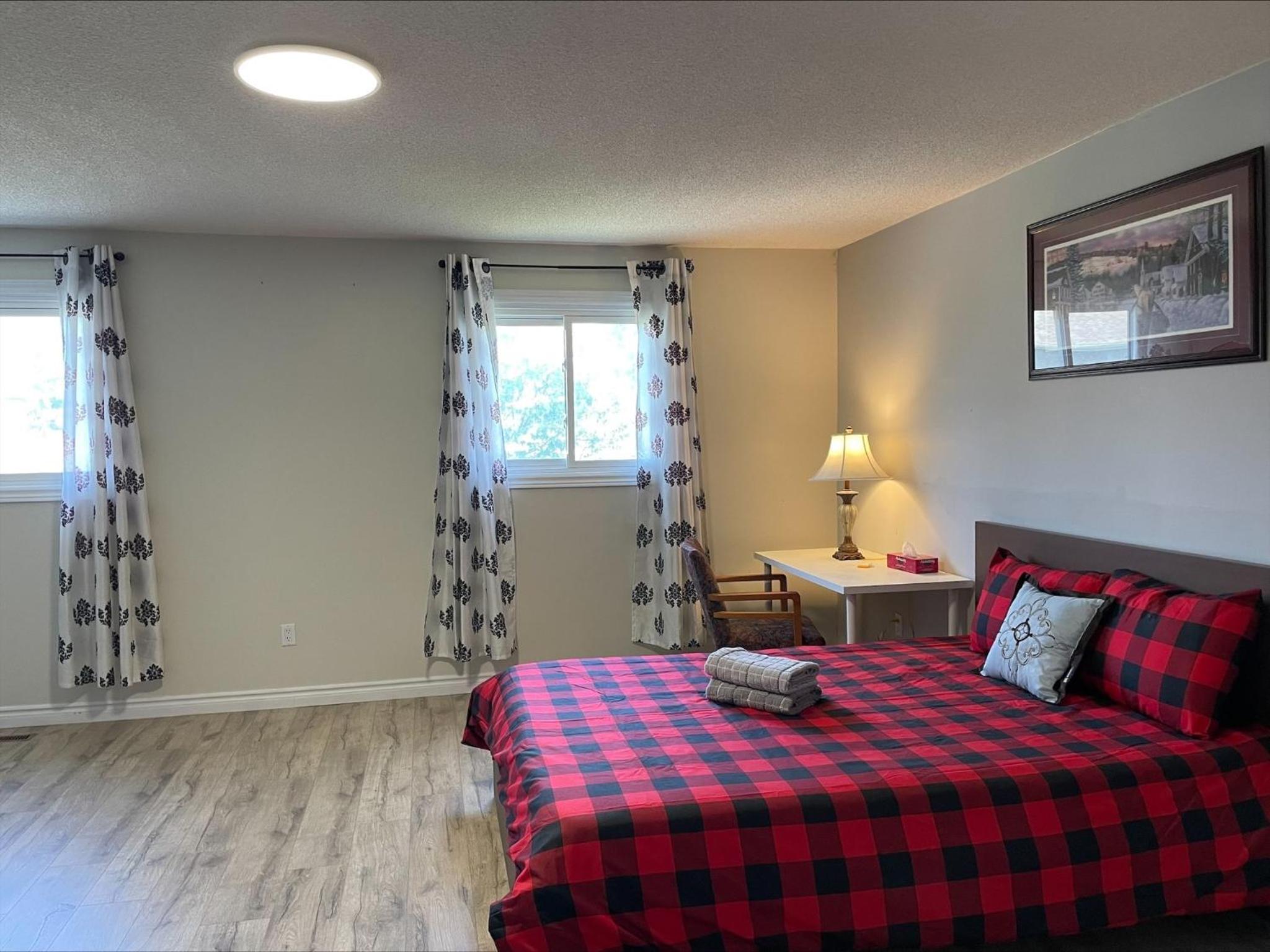 Barrie Vacations - BHF Near College  Hosp Self-Service Check-in So Fast Net Free Parking In Barrie - Property Image 2