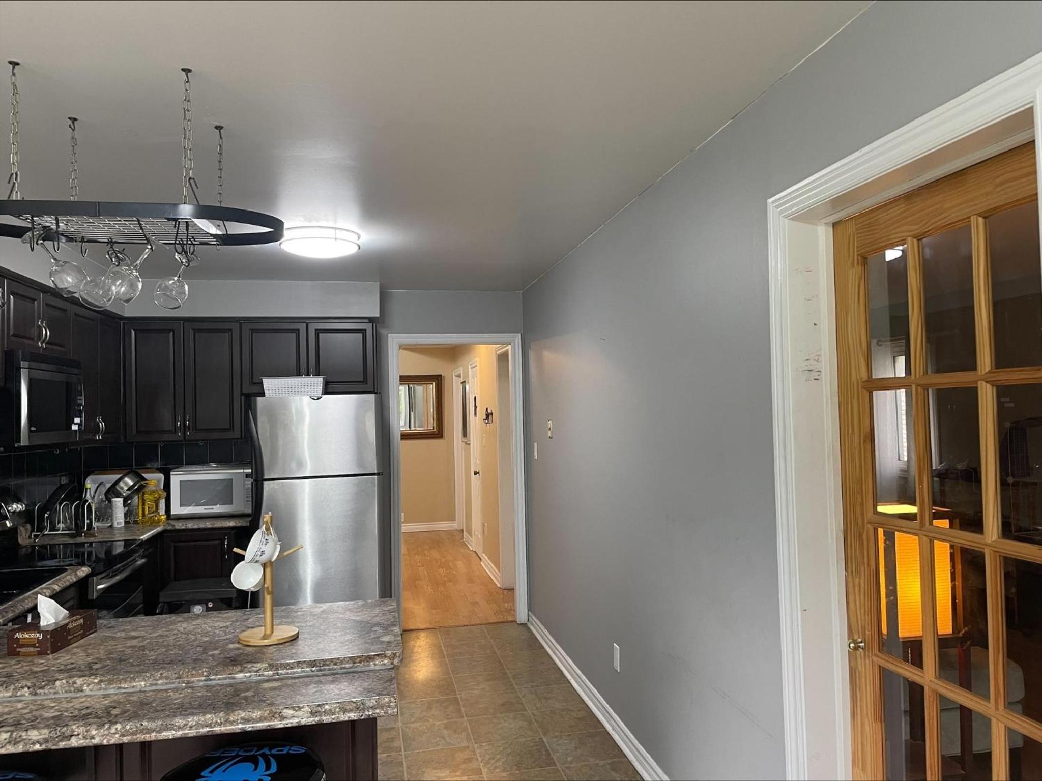 Barrie Vacations - BHF Near College  Hosp Self-Service Check-in So Fast Net Free Parking In Barrie - Property Image 9