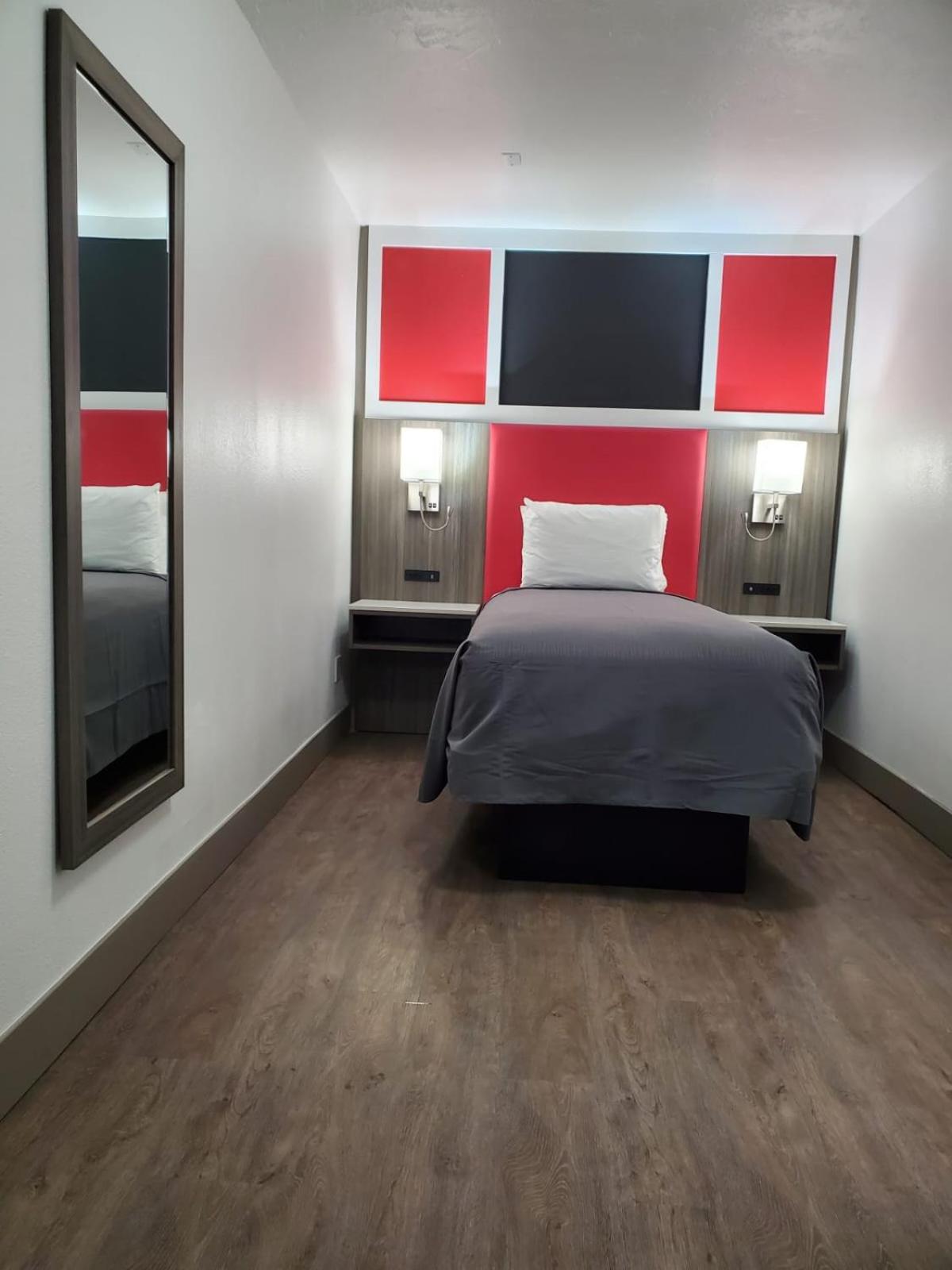 Seven Seas Inn & Suites