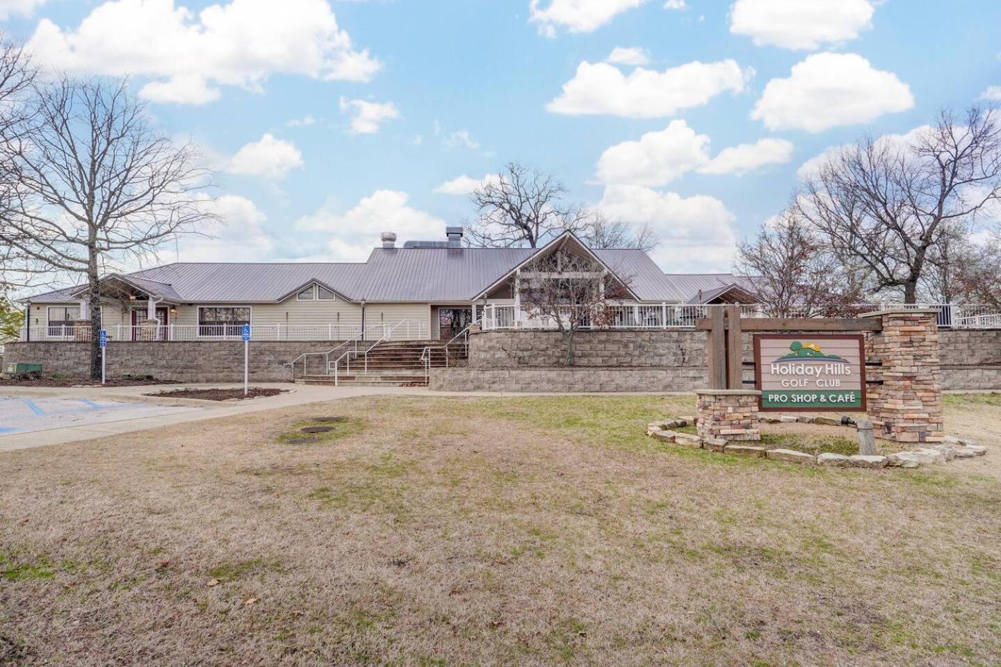 Hotel Retreat @ the Hills w/ Pets and Game Room - Image 1