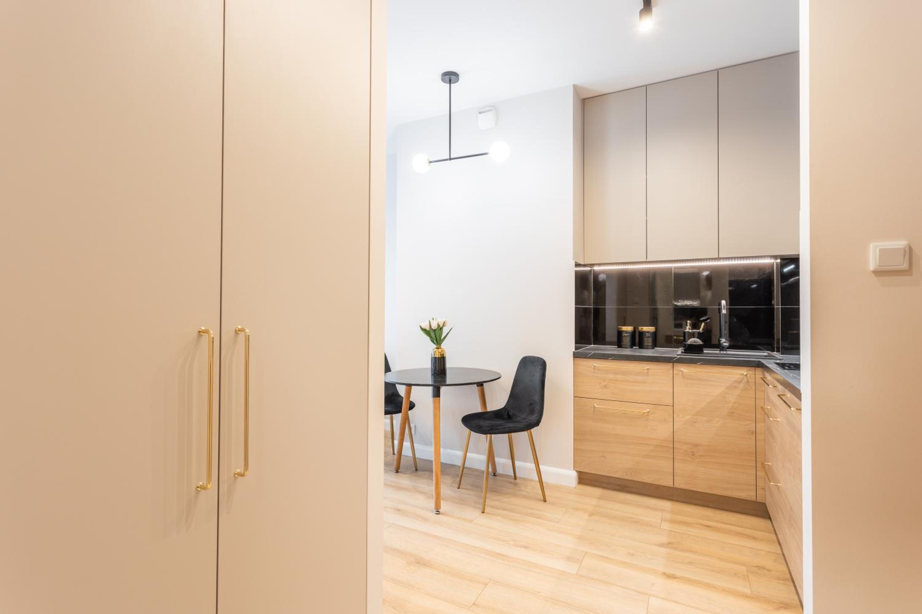 Golden Apartments Warsaw - Luxury Building, Rooftop Terrace, Sienna