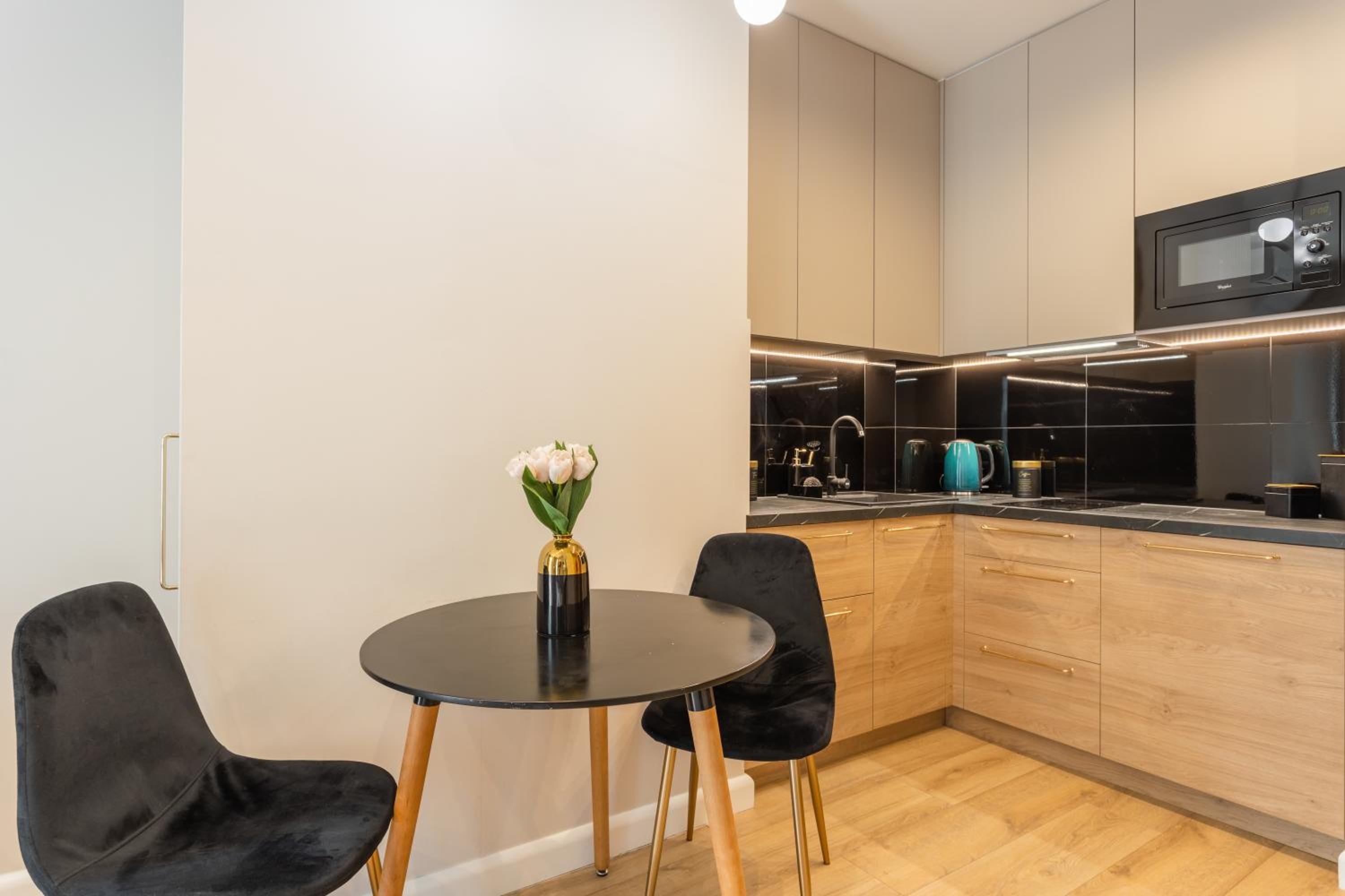 Golden Apartments Warsaw - Luxury Building, Rooftop Terrace, Sienna