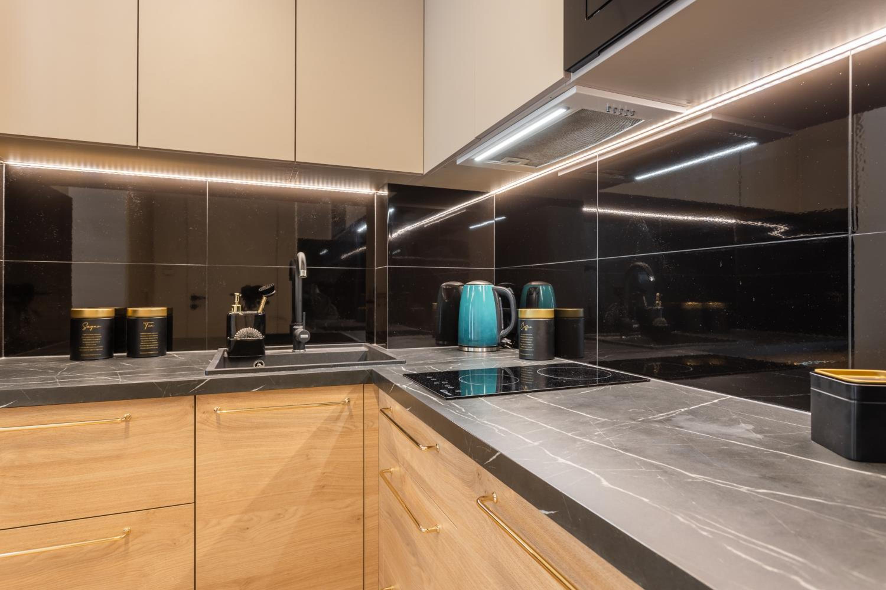 Golden Apartments Warsaw - Luxury Building, Rooftop Terrace, Sienna