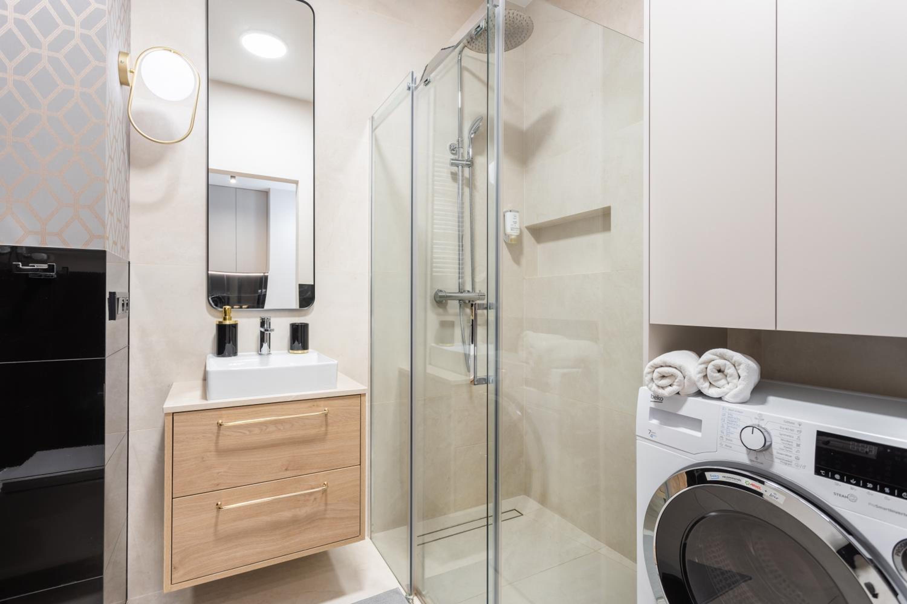 Golden Apartments Warsaw - Luxury Building, Rooftop Terrace, Sienna