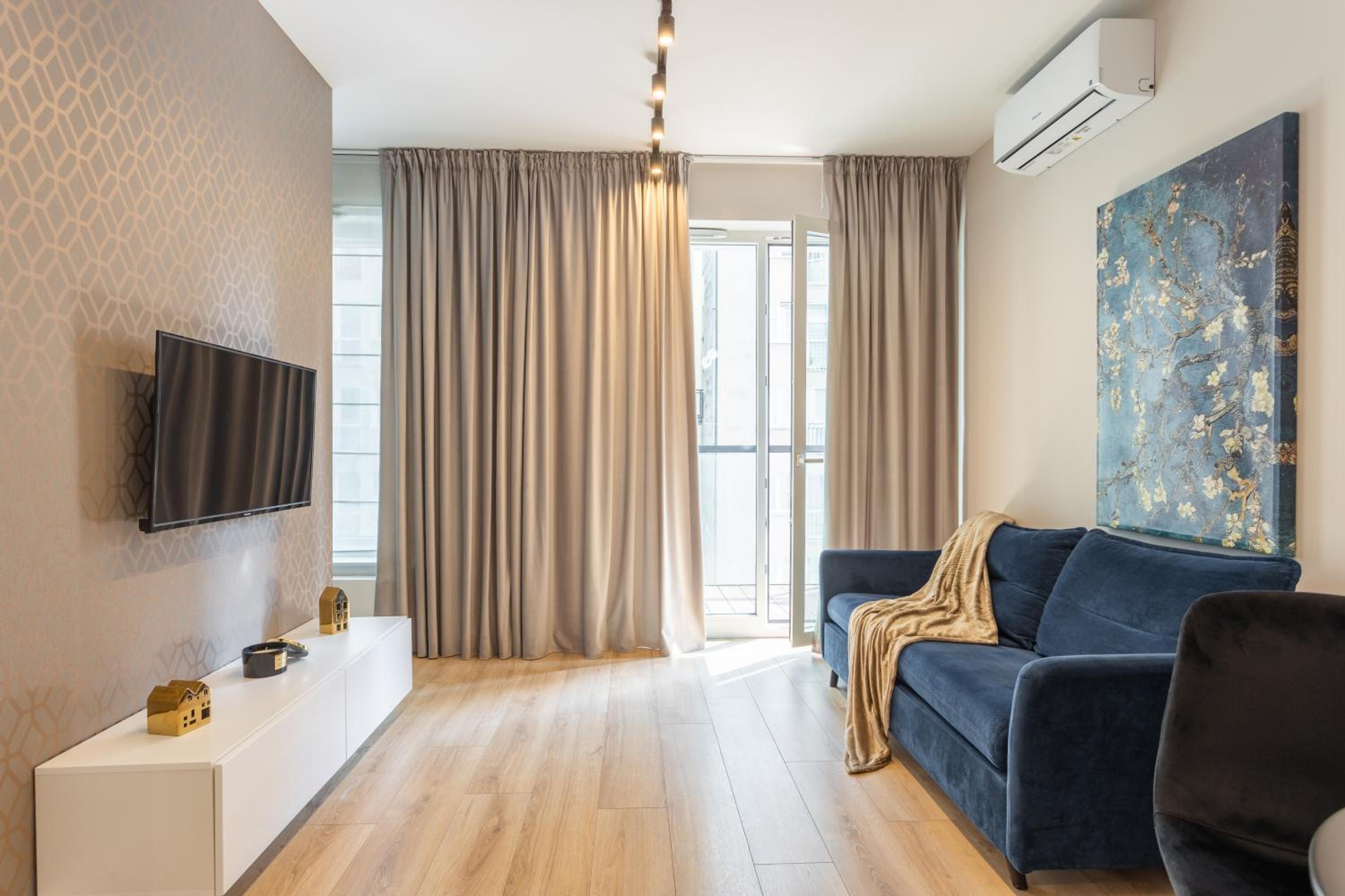 Golden Apartments Warsaw - Luxury Building, Rooftop Terrace, Sienna