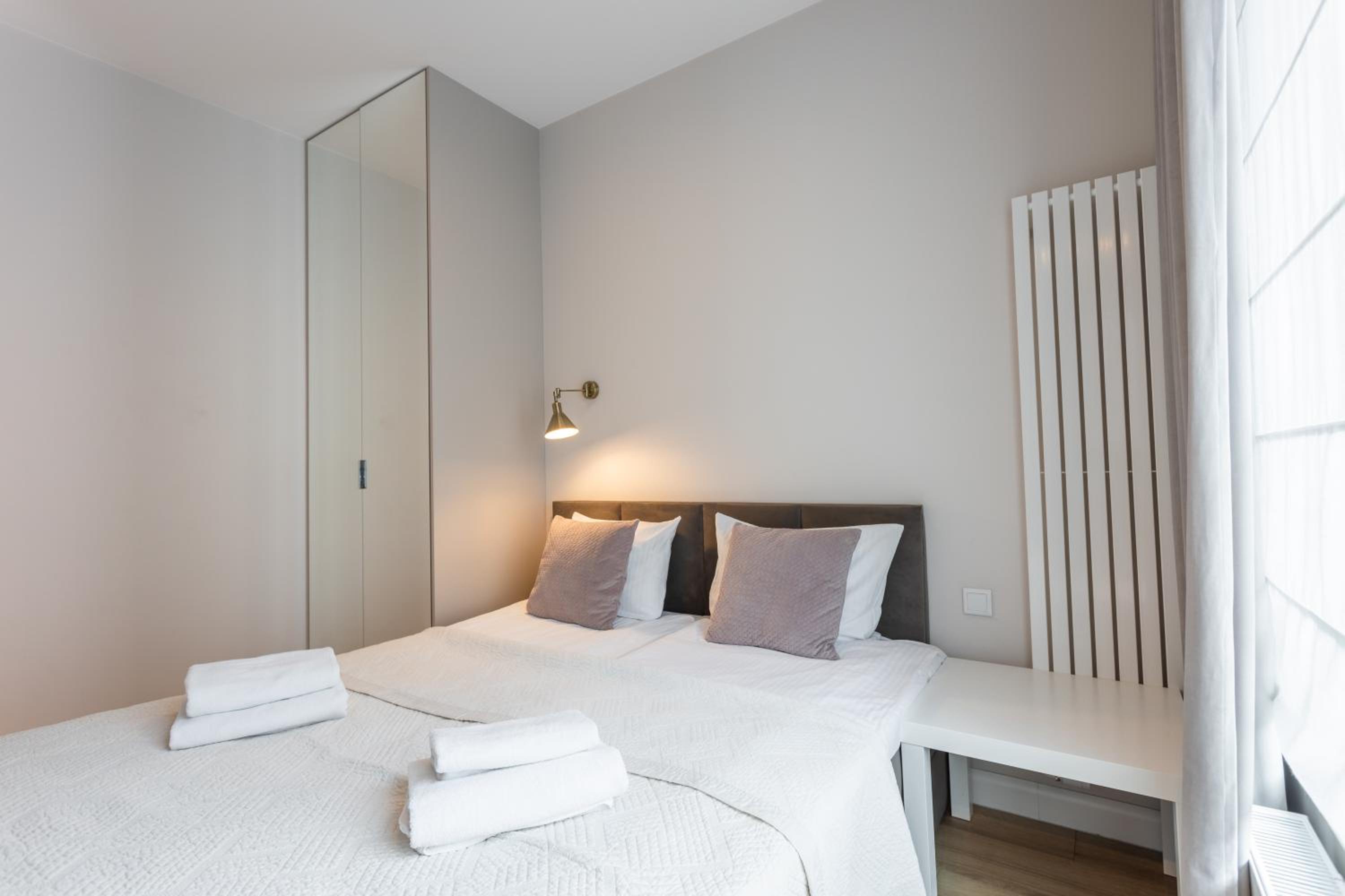 Golden Apartments Warsaw - Luxury Building, Rooftop Terrace, Sienna