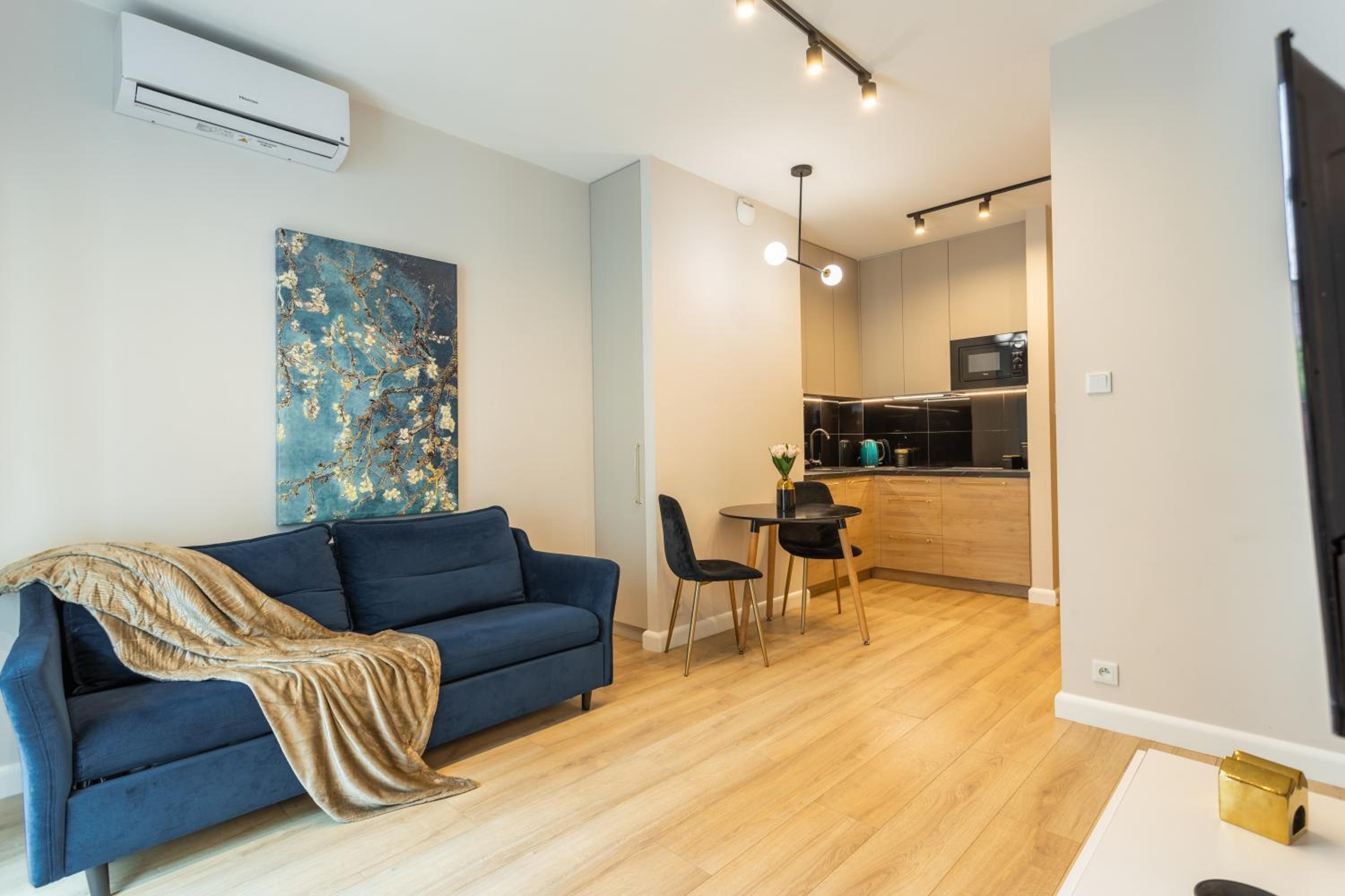 Golden Apartments Warsaw - Luxury Building, Rooftop Terrace, Sienna