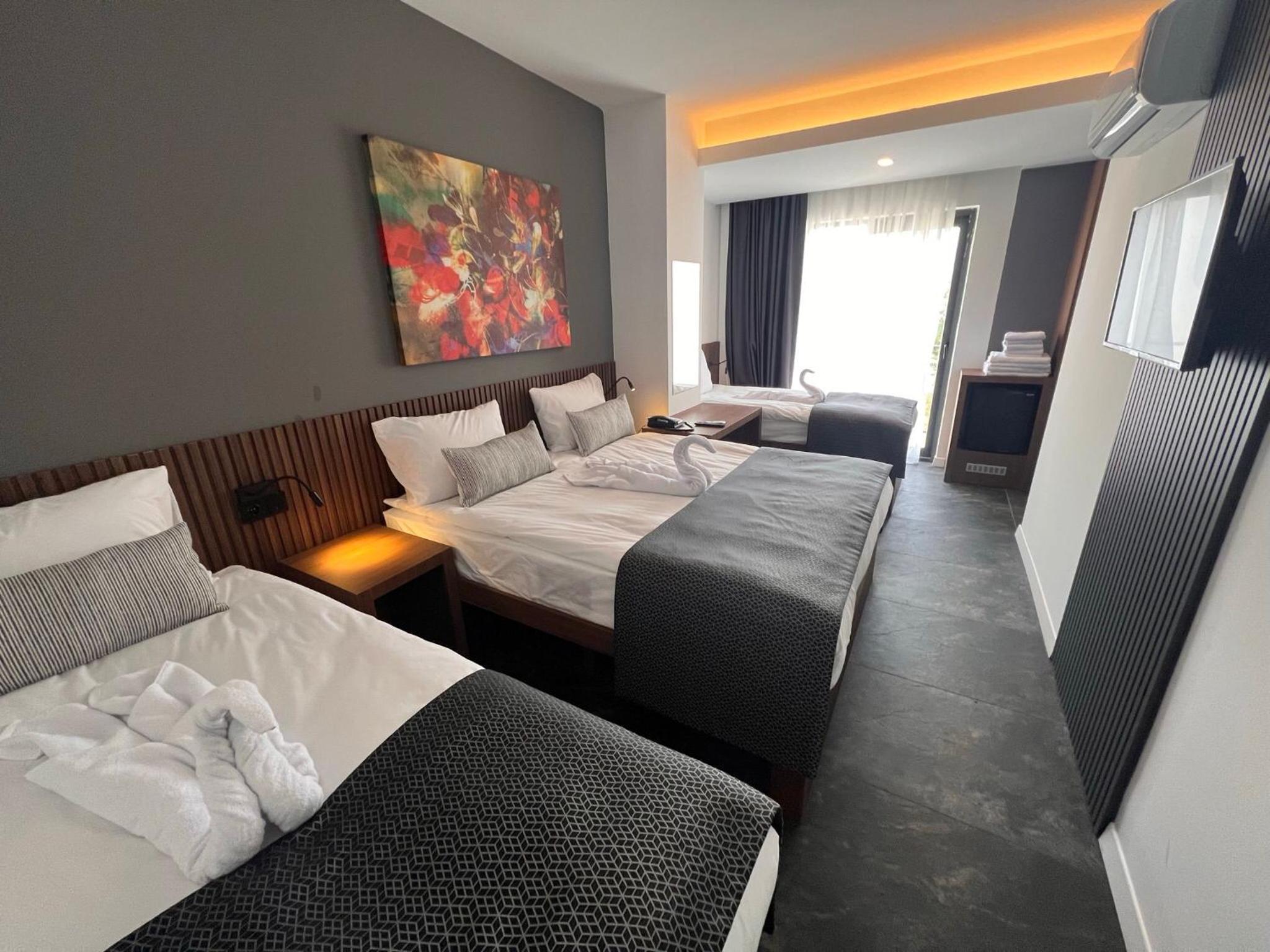 Wolf Of The City Otel - Image 27