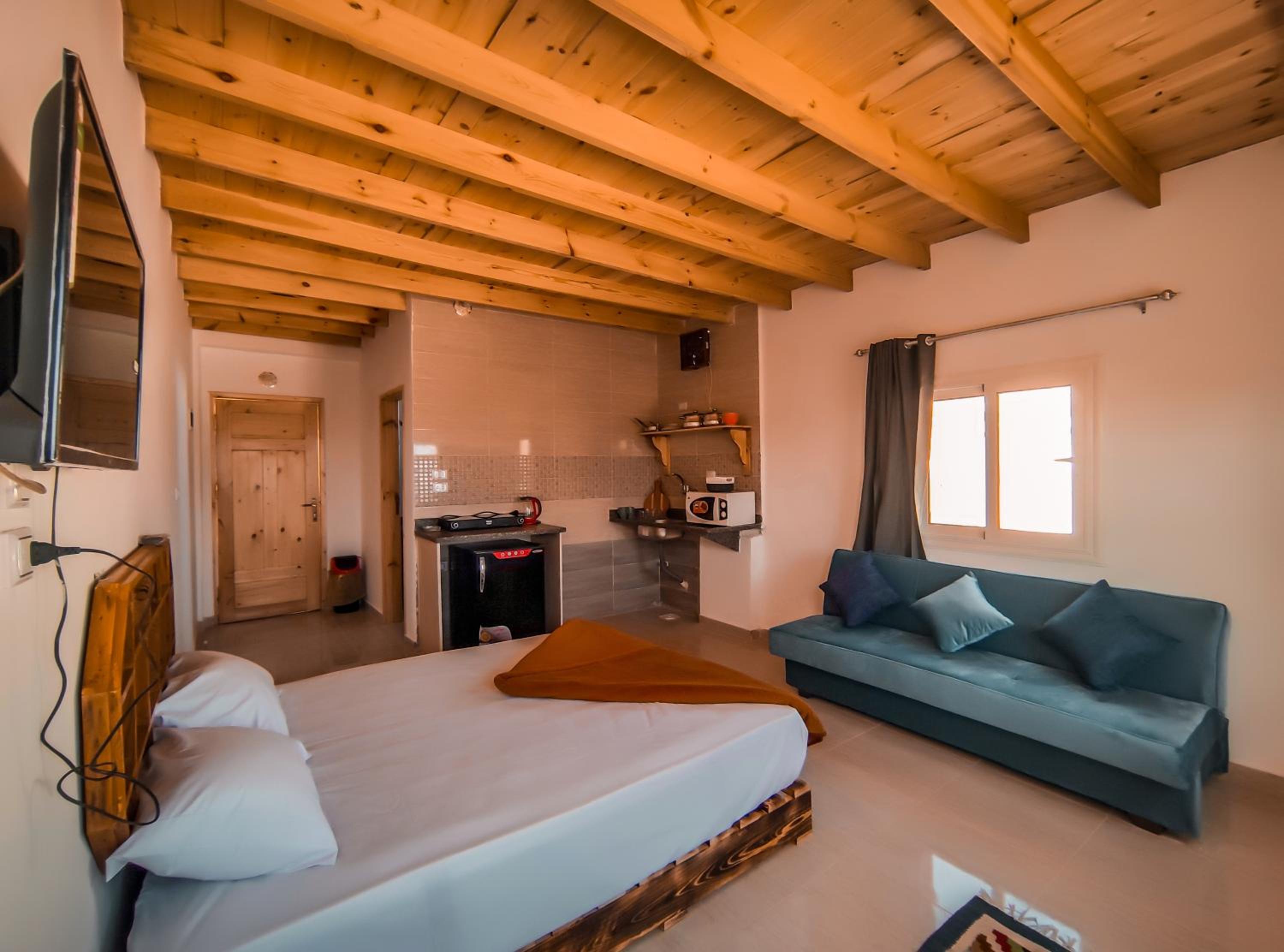 Zarnouk beach house studio