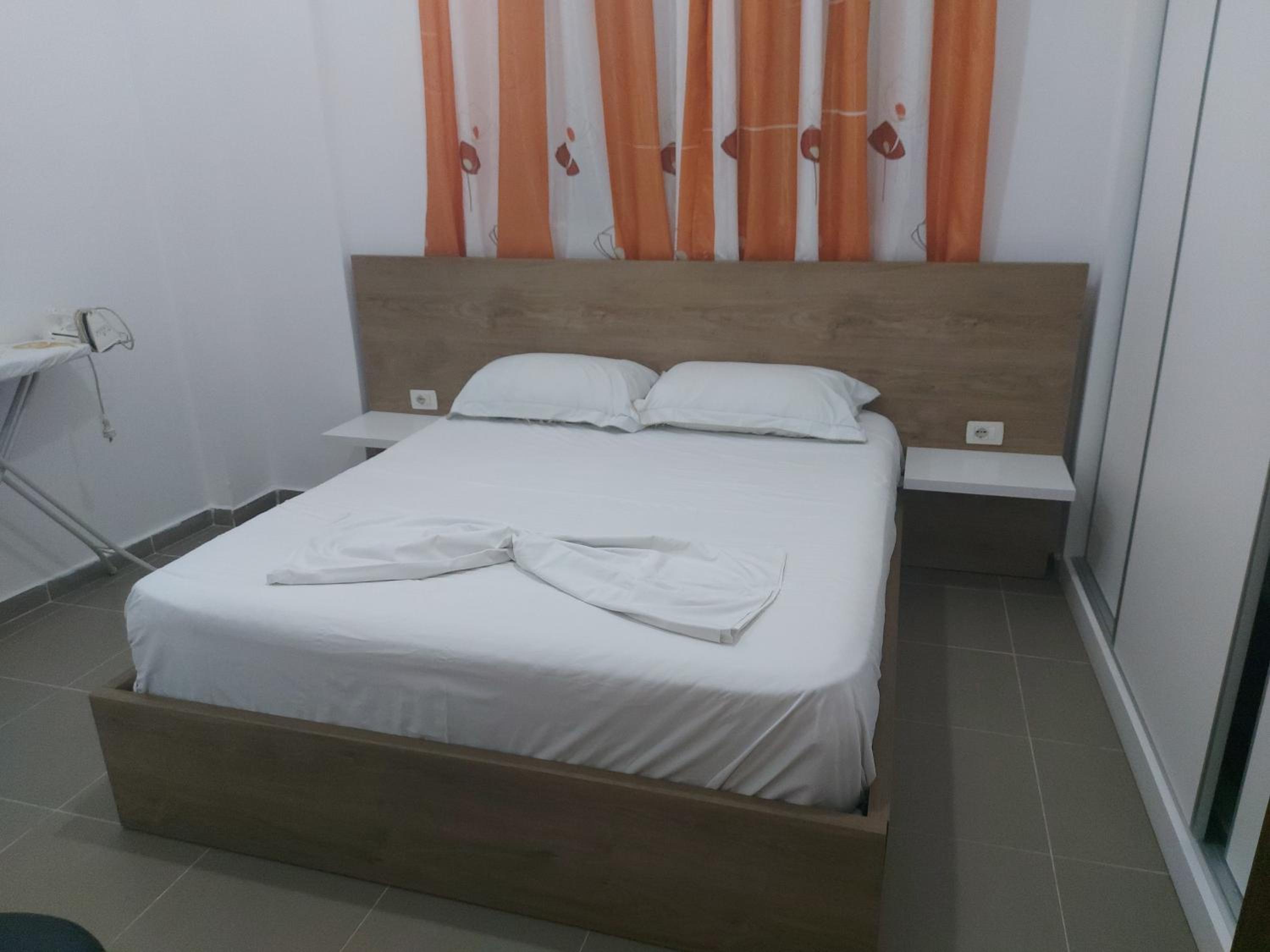 Bral Currila - Peaceful Beachfront Apartment