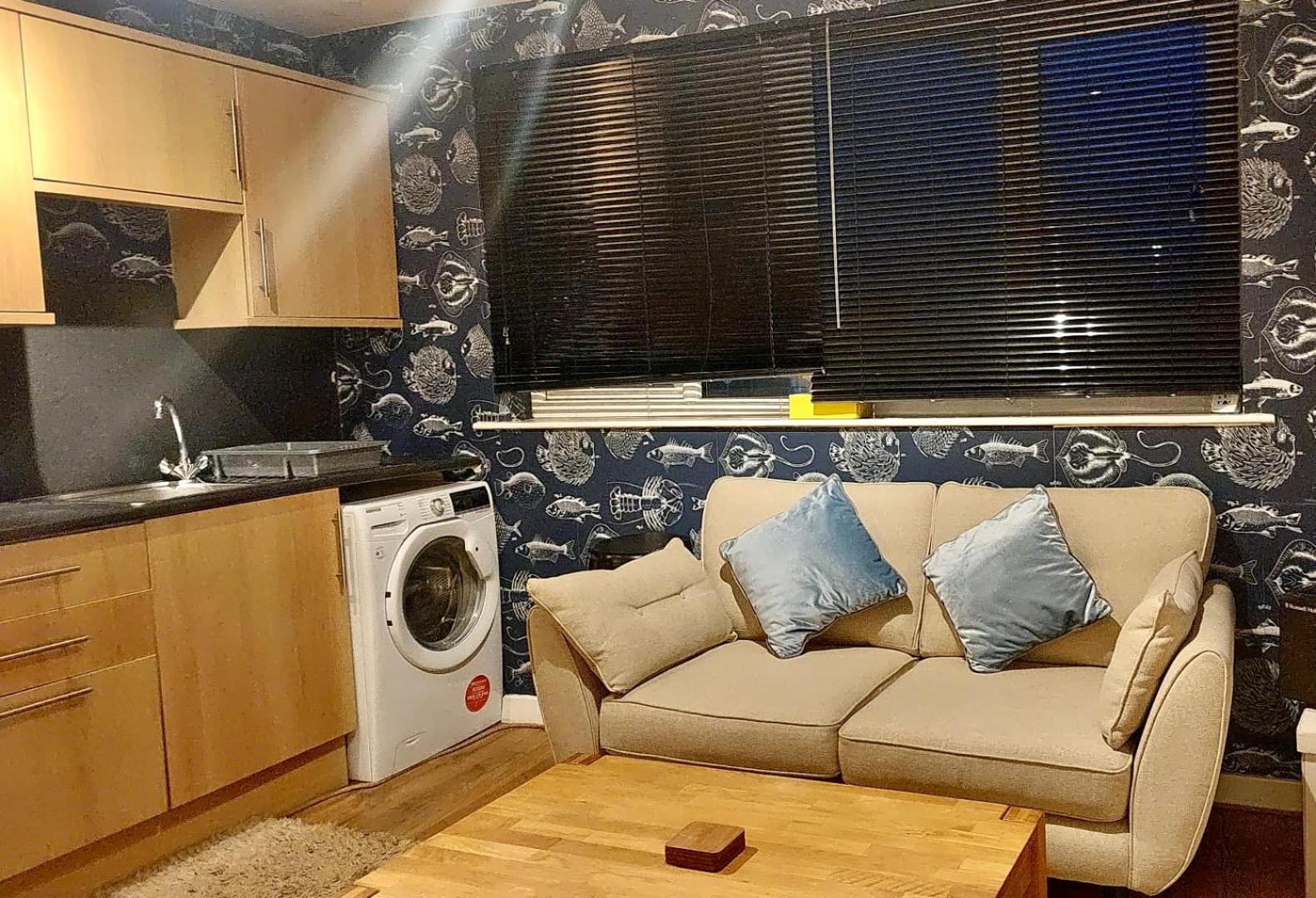 Lovely Centralised 1Bed Apt Near Town Centre & Beach - Free Wi-Fi & Parking view 2