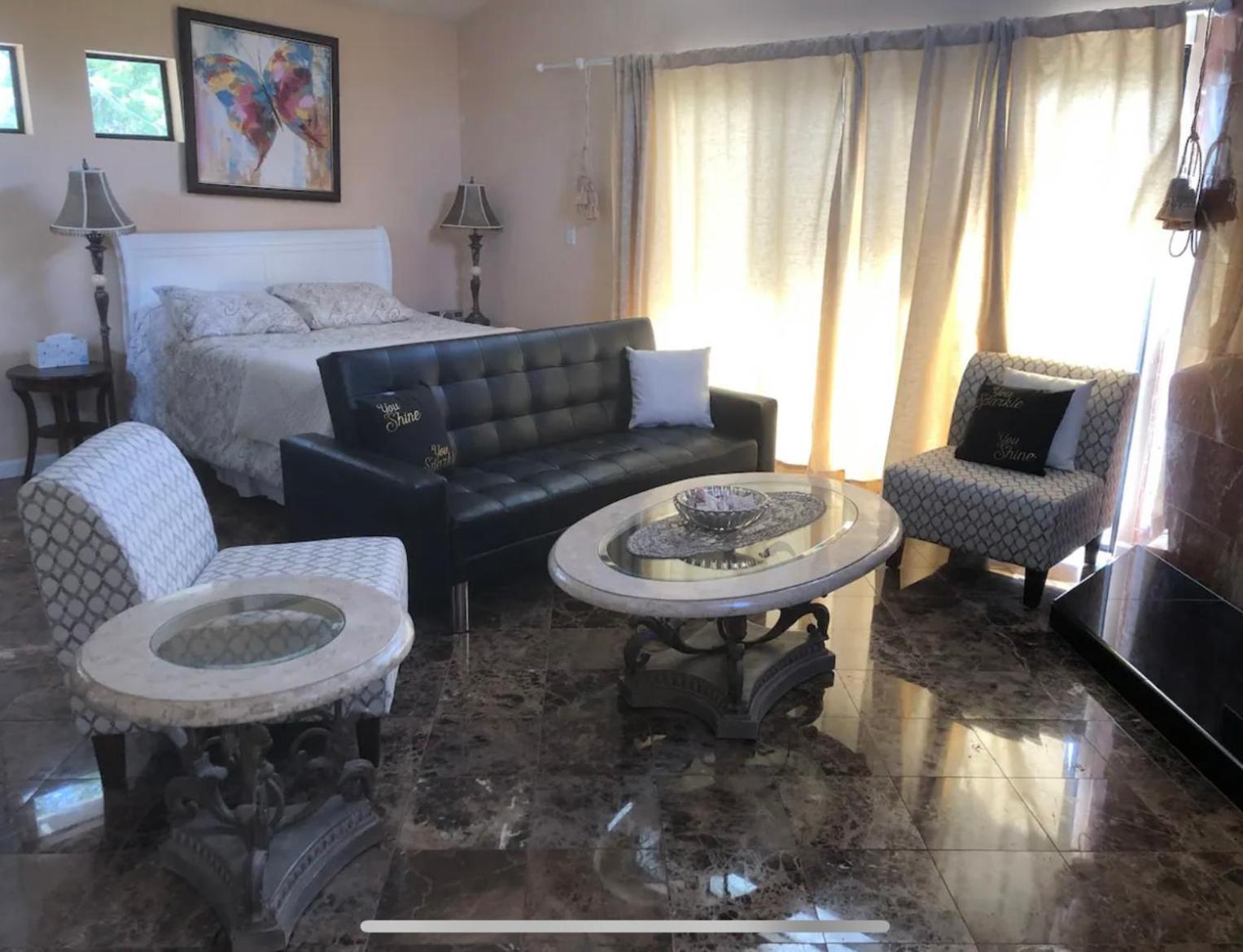 Large Luxury Studio with View in Santa Monica