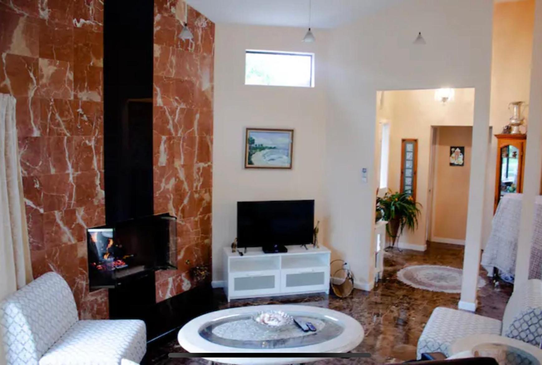 Large Luxury Studio with View in Santa Monica