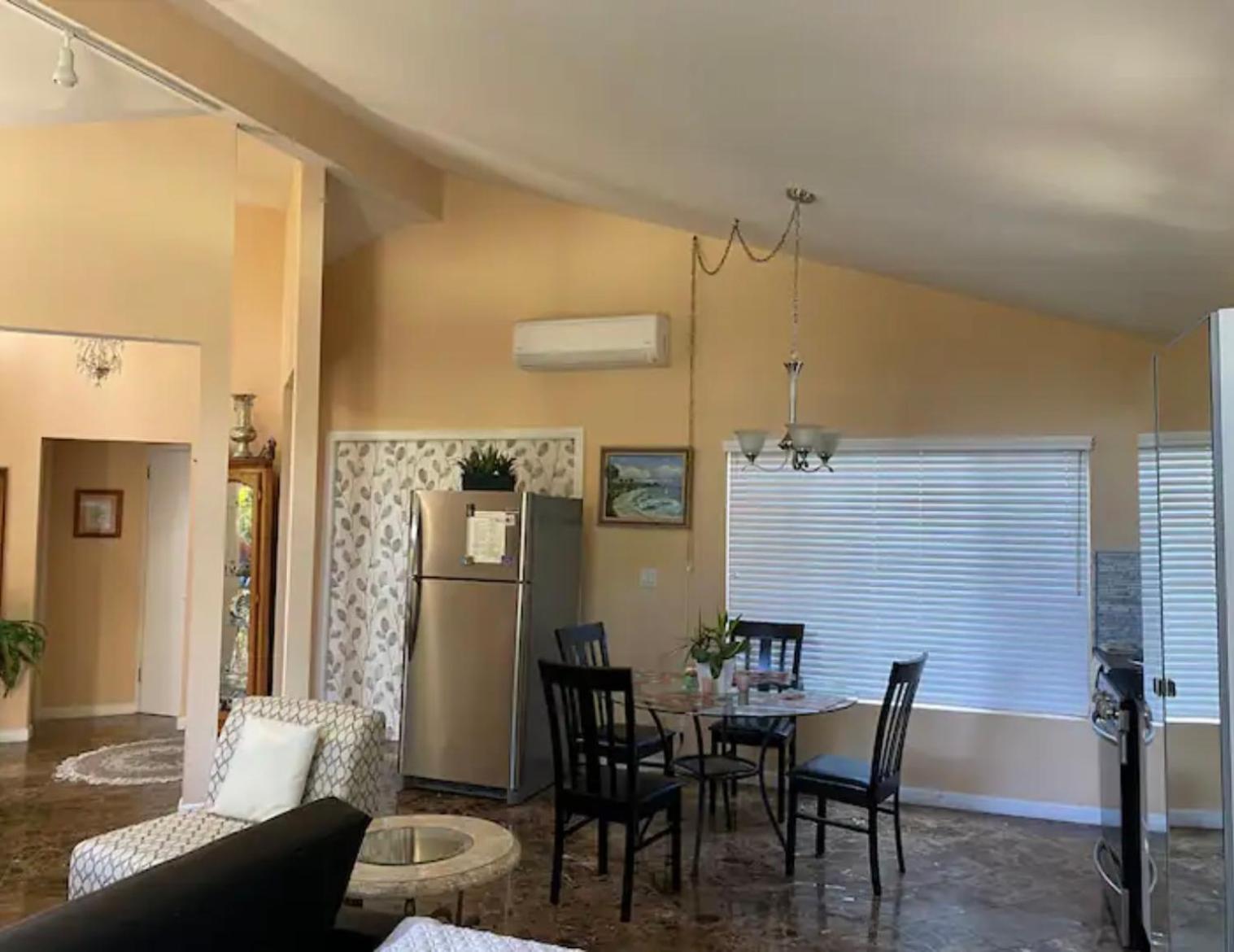 Large Luxury Studio with View in Santa Monica