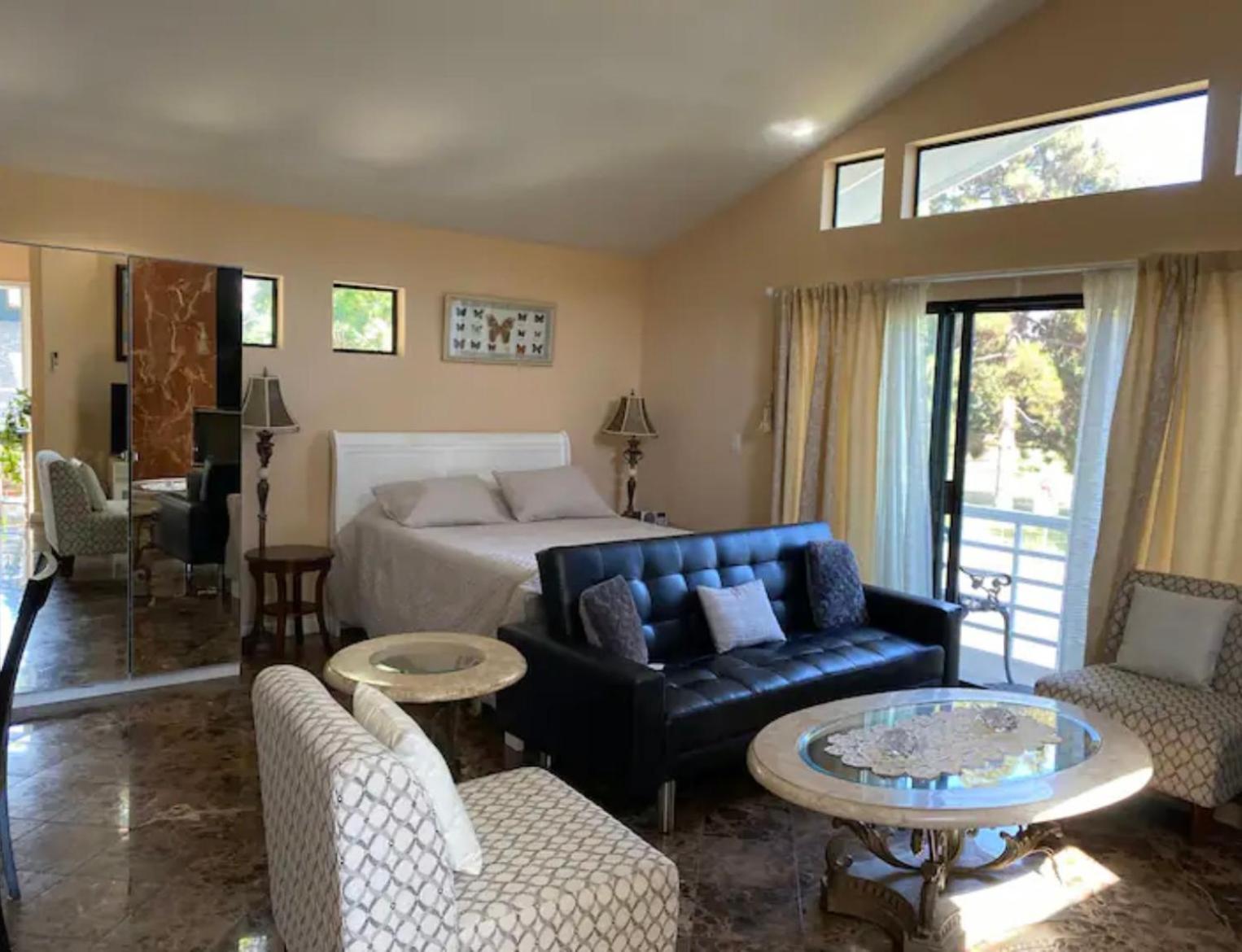 Large Luxury Studio with View in Santa Monica