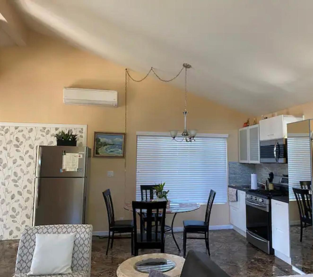 Large Luxury Studio with View in Santa Monica