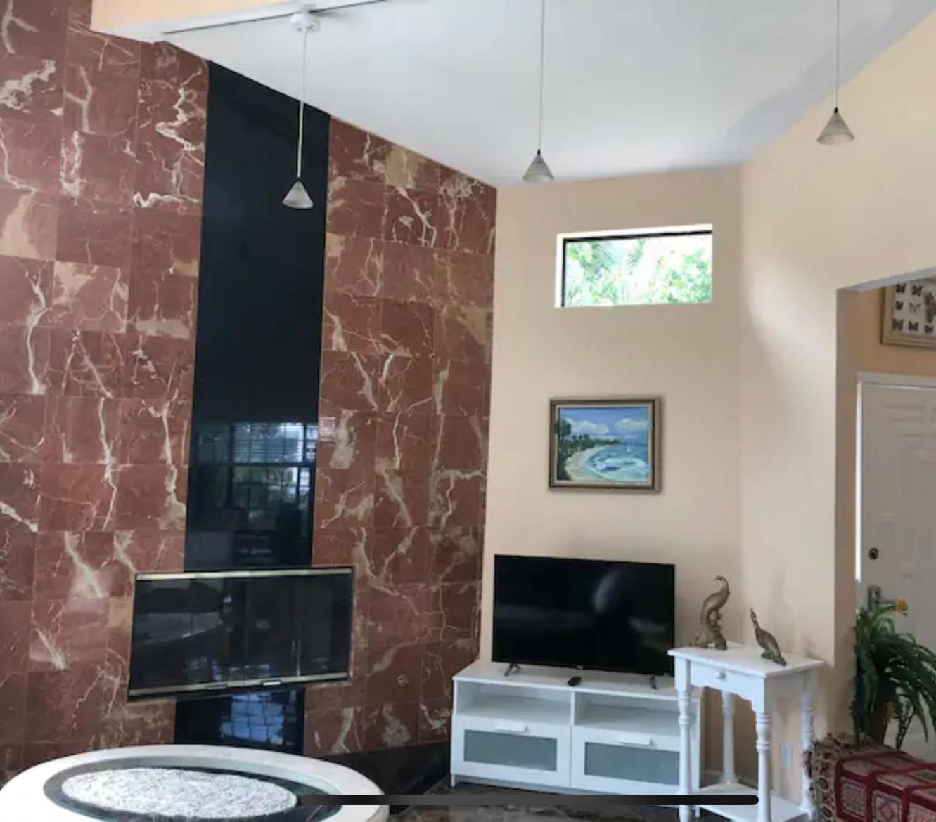 Large Luxury Studio with View in Santa Monica
