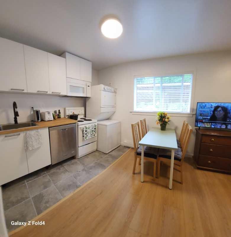 Beautiful Maple ridge farm cabin unit A