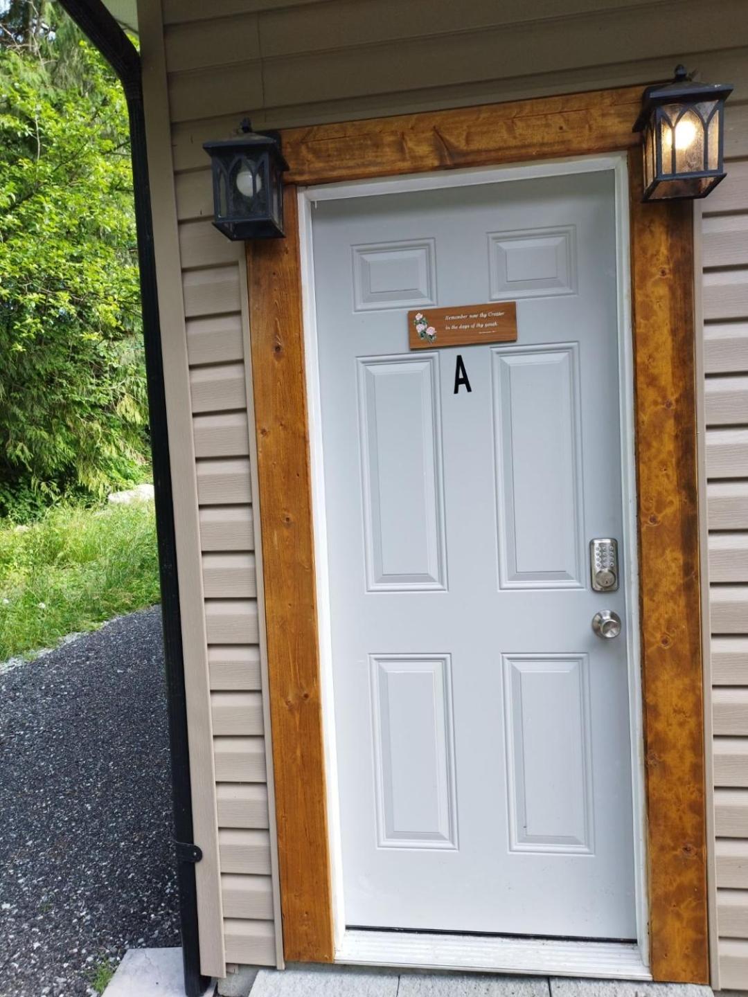 Beautiful Maple ridge farm cabin unit A