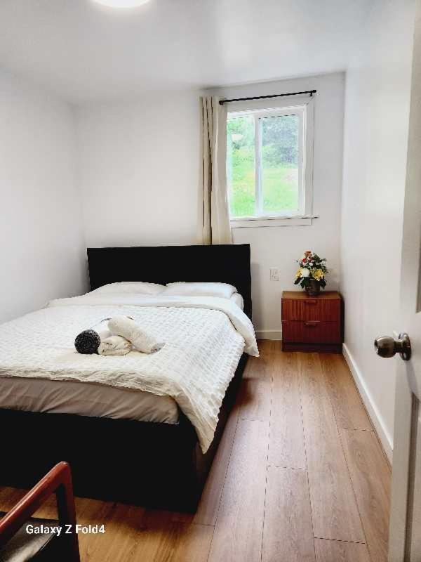 Beautiful Maple ridge farm cabin unit A