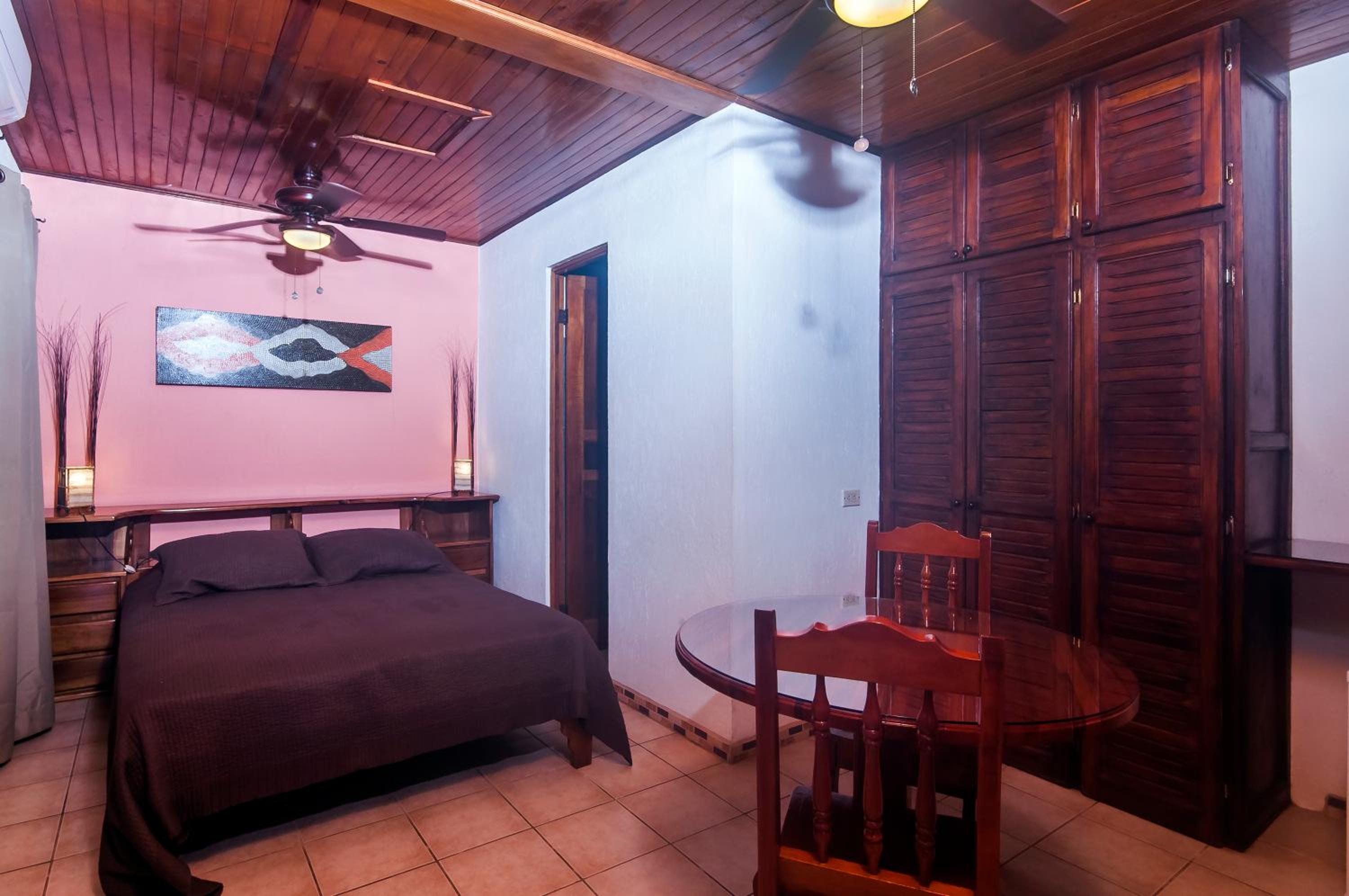 Villa Jaco Sol 4 bdr resort pool near the beach