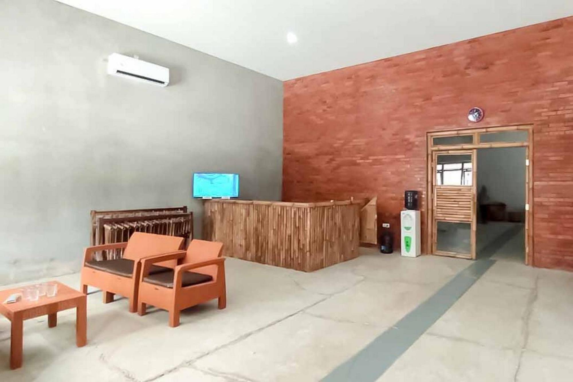 Sukawana Guest House Mitra RedDoorz