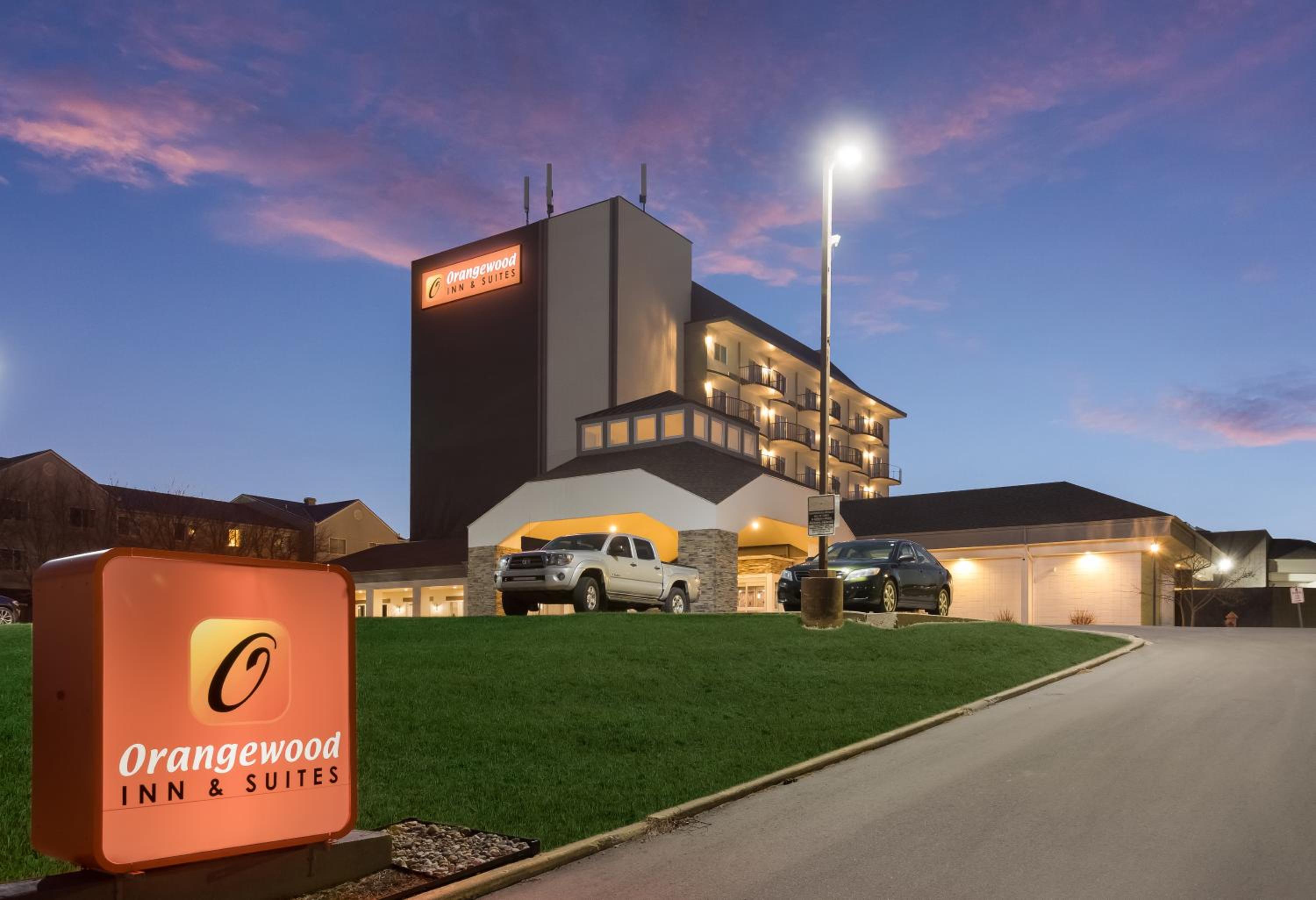 Hotel Orangewood Inn & Suites Kansas City Airport