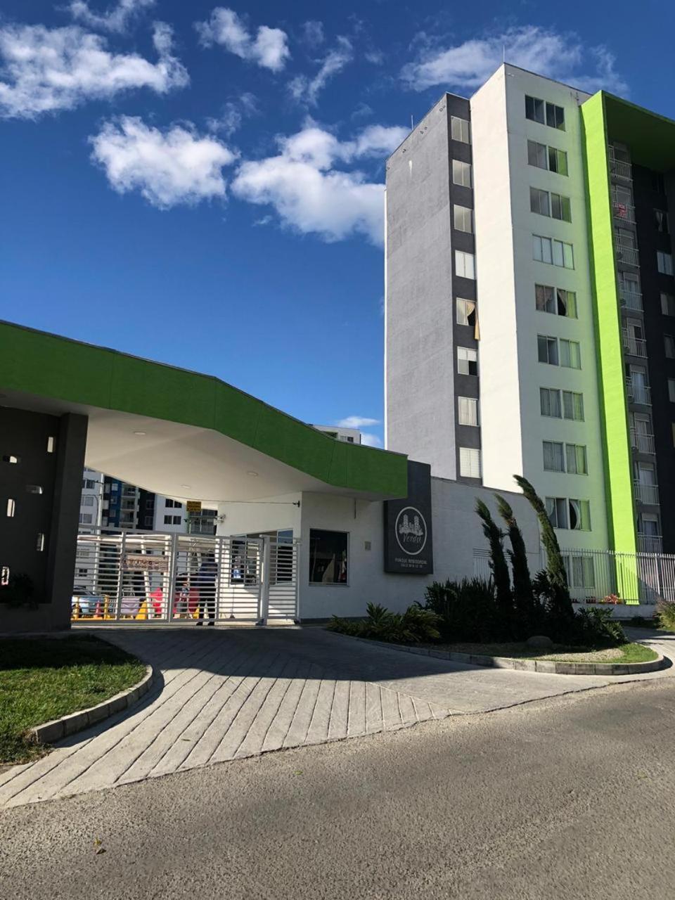 Hotel Apartamento Armenia a 15 min del Parque del Café - Image 1