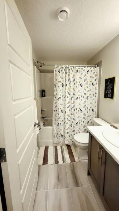 The Oliver - Cozy Apartment in Rockland Park, NW