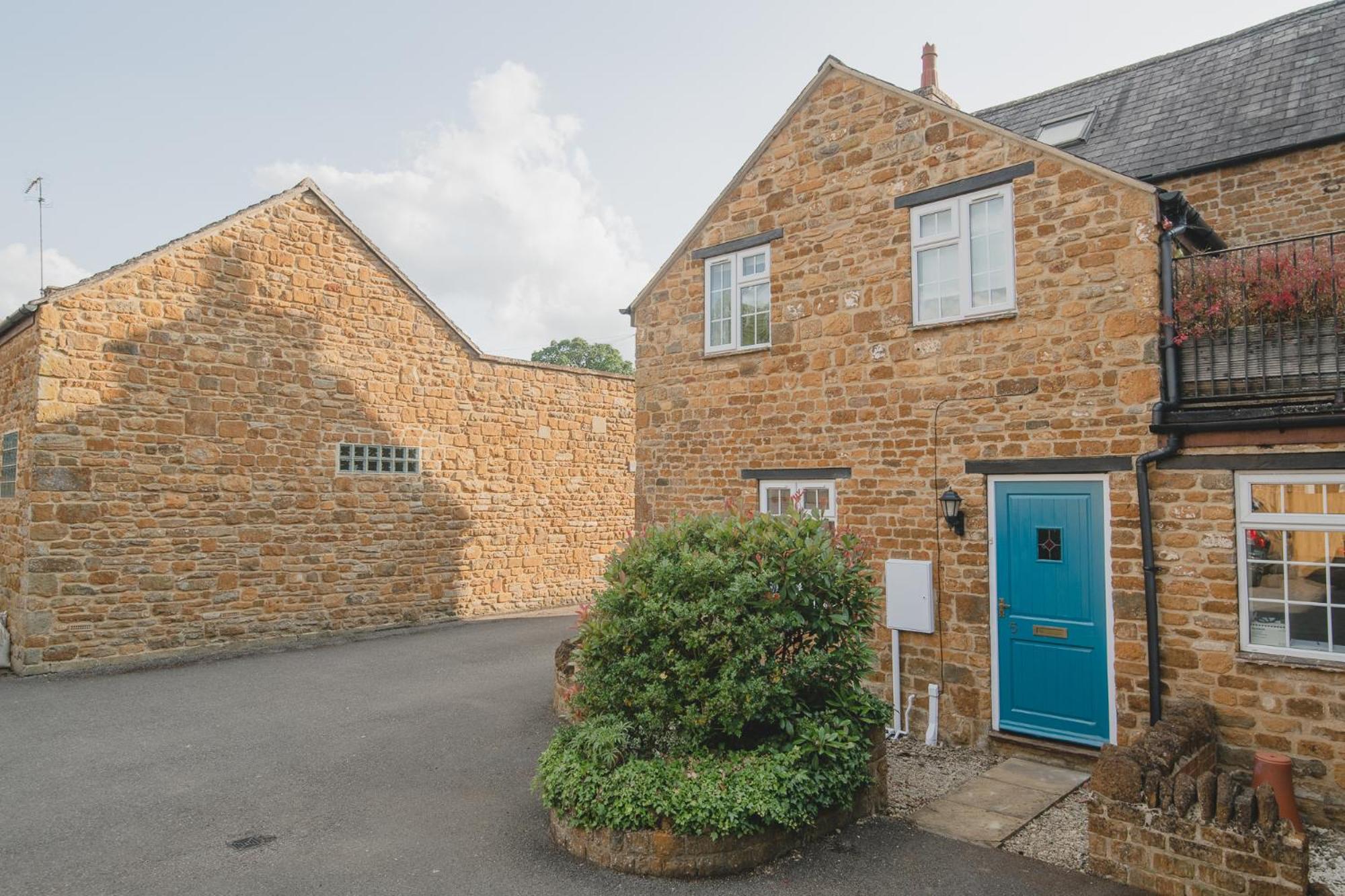 Lovely Stone Cottage In The Heart Of Adderbury view 3