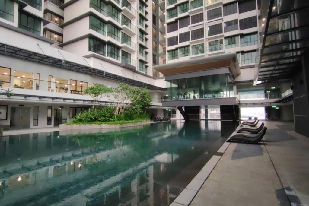 Pool Heaven 2 beside Velocity Mall & MRT station