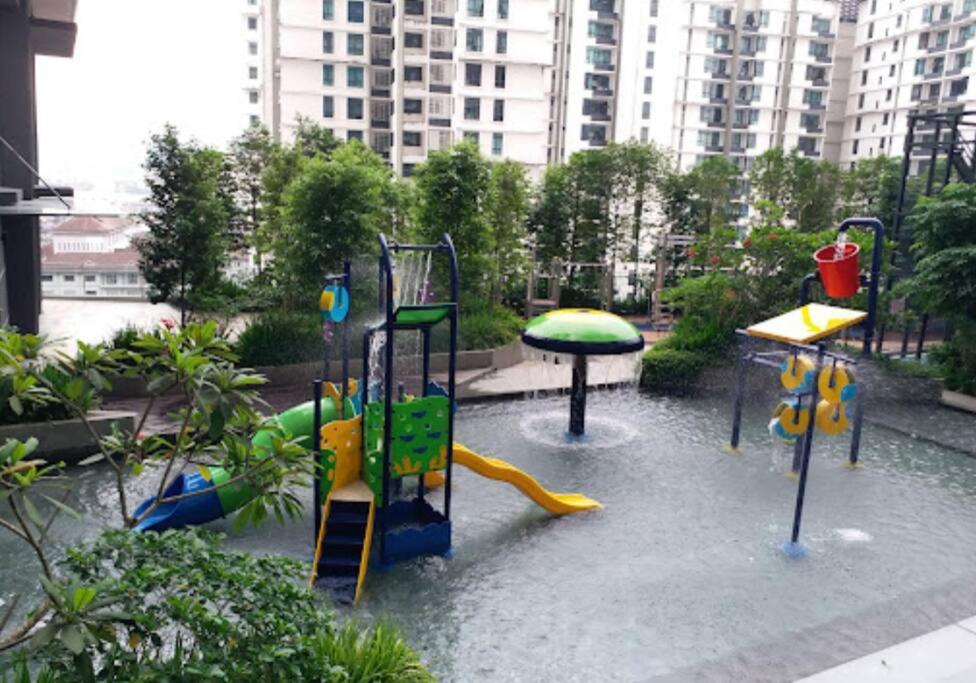 Pool Heaven 2 beside Velocity Mall & MRT station