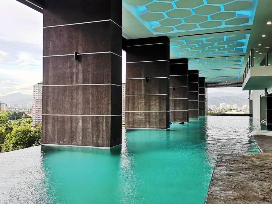 Pool Heaven 2 beside Velocity Mall & MRT station