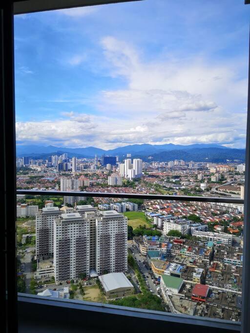 Pool Heaven 2 beside Velocity Mall & MRT station