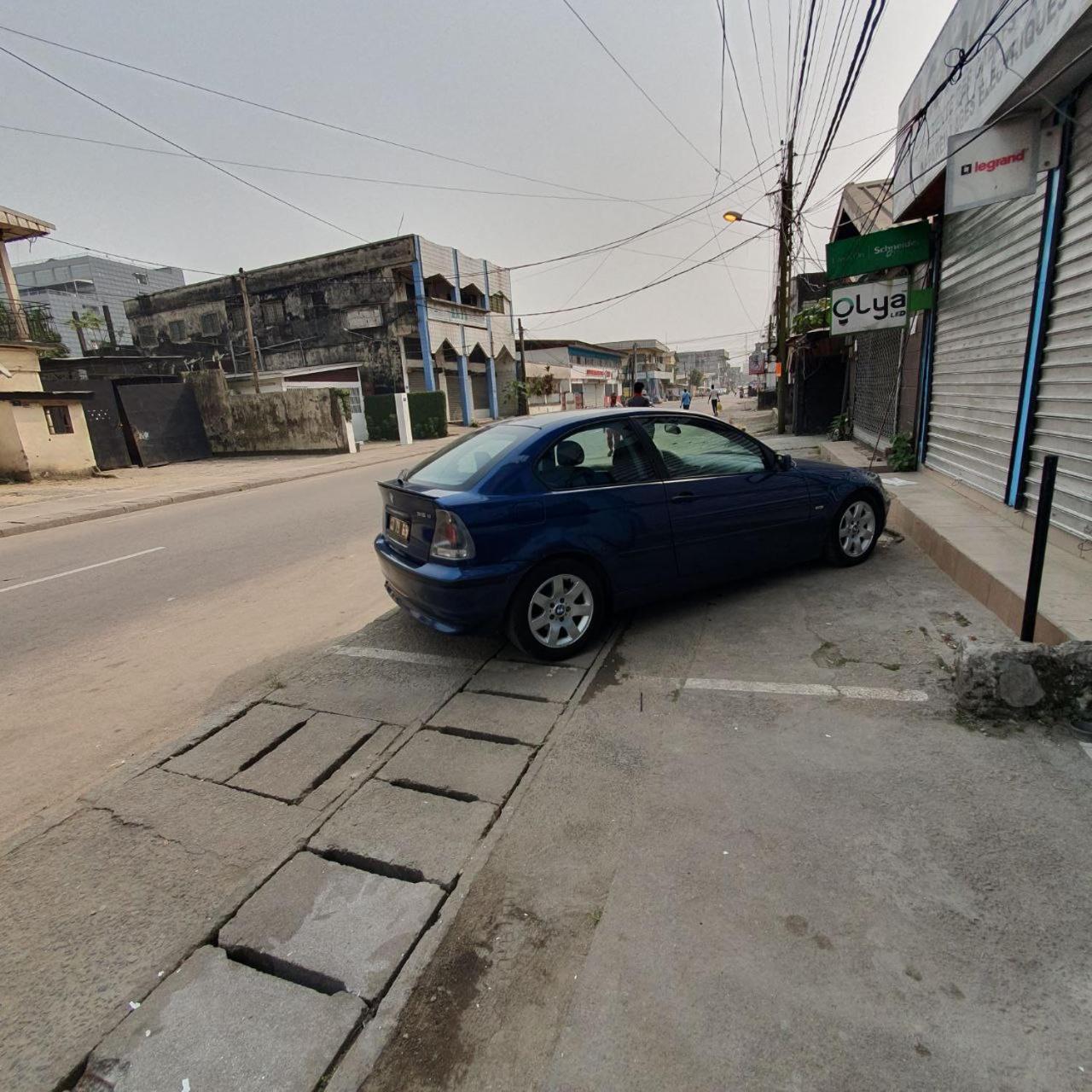 Résidence M Douala - Akwa Plein Centre Ville - Wifi Starlink Haut Débit