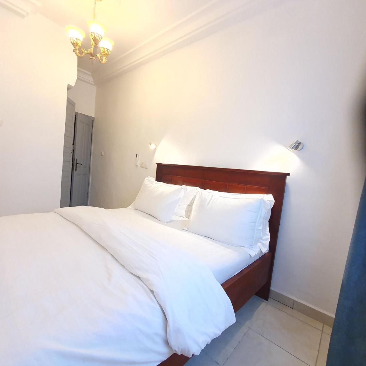 Résidence M Douala - Akwa Plein Centre Ville - Wifi Starlink Haut Débit