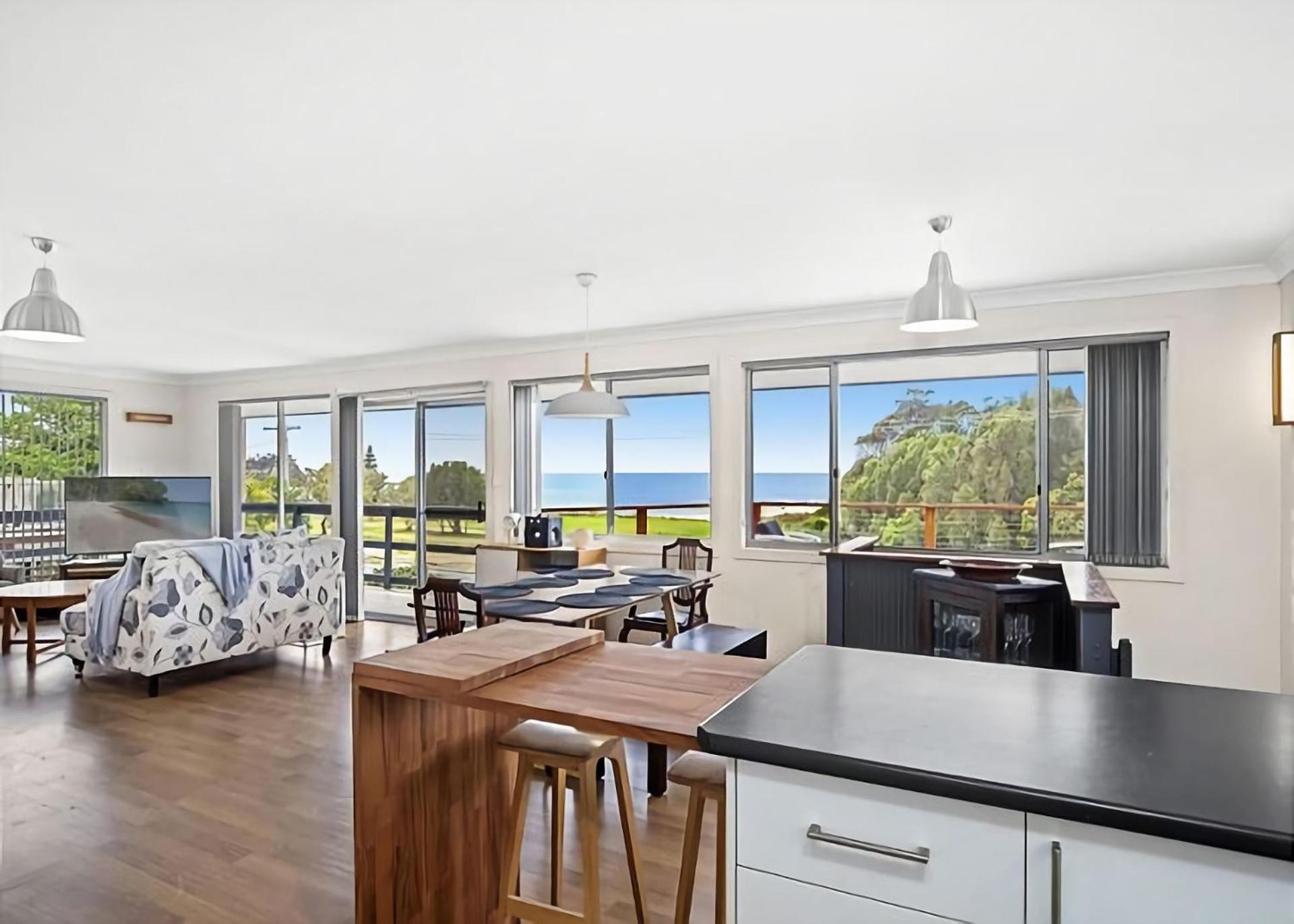 George Bass Drive 569 On The Beach Living managed by Batemans Bay Accom