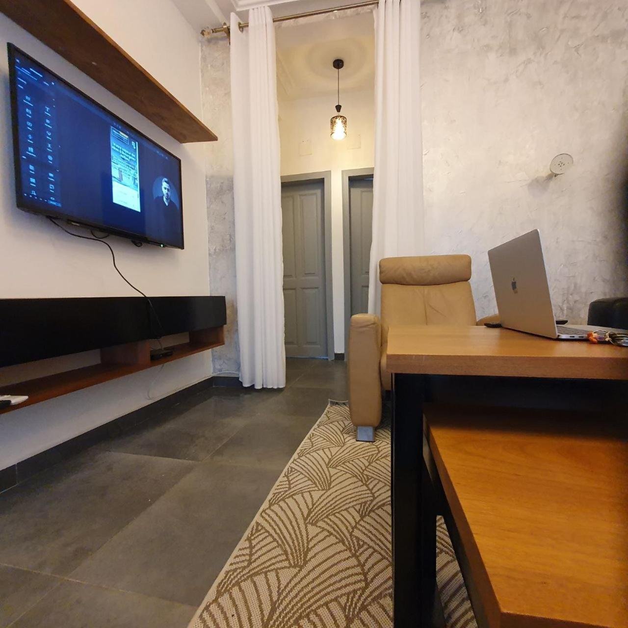 Résidence M Douala - Akwa Plein Centre Ville - Wifi Starlink Haut Débit