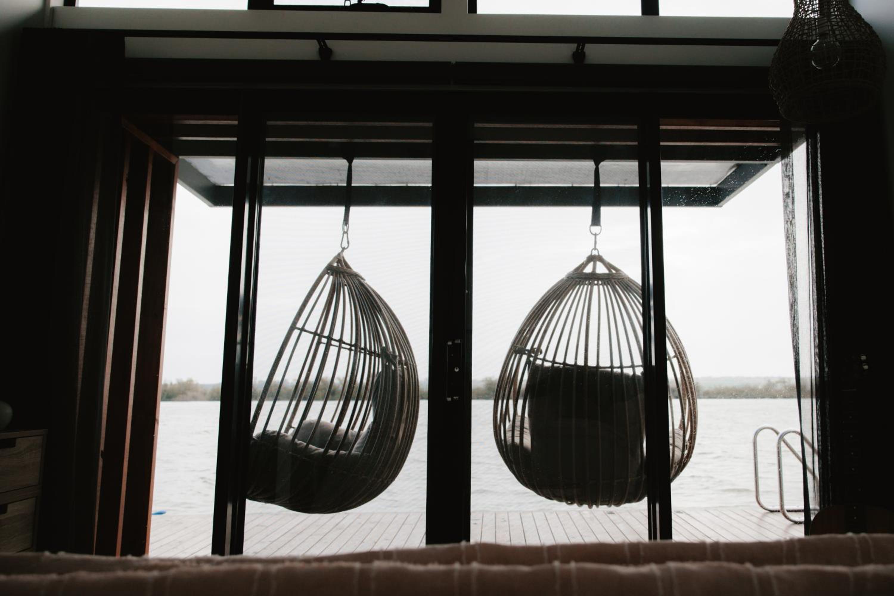 Ark-imedes - Unique float home on the Murray River