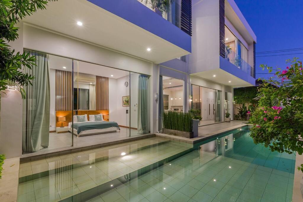 Villa Serenity: modern design luxury 12m pool and BBQ view 2