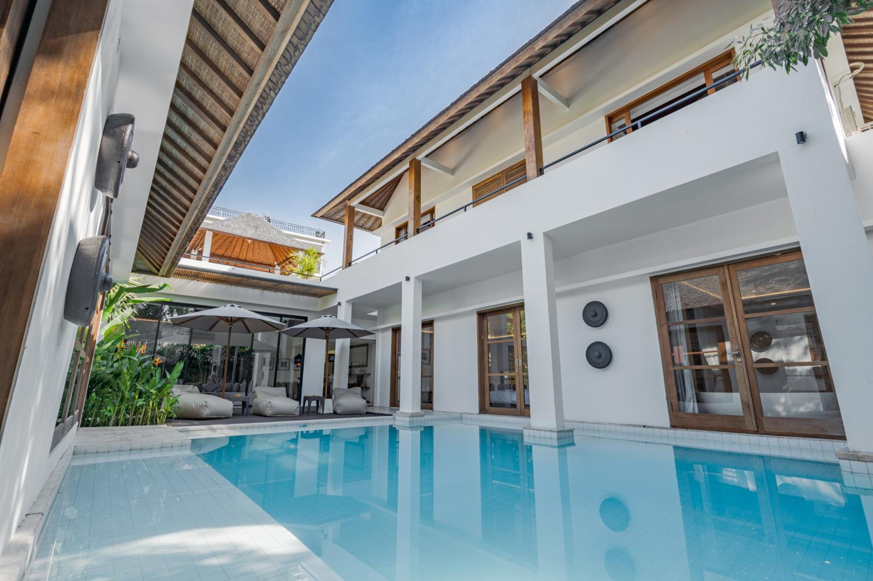 Villa Agathe - Sumptuous 4BR Luxury Villa 550m away from Nelayan Beach view 3