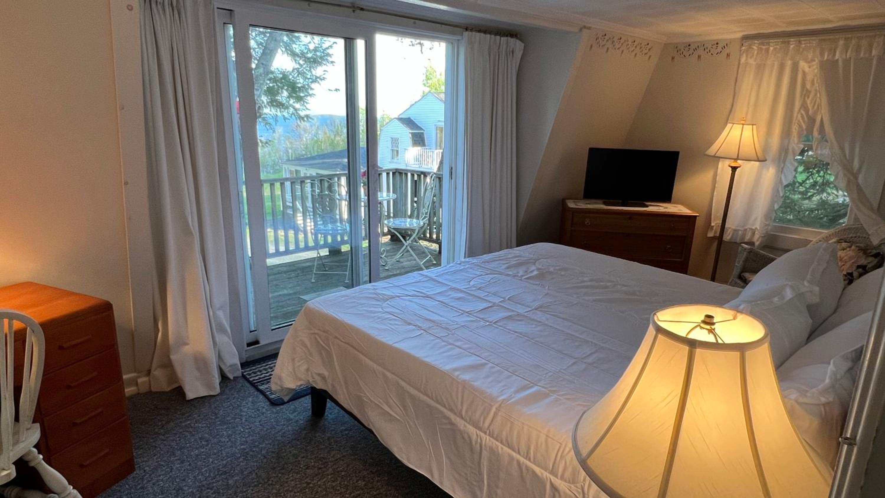 High Tide Inn on the Ocean, Motel and Cottages