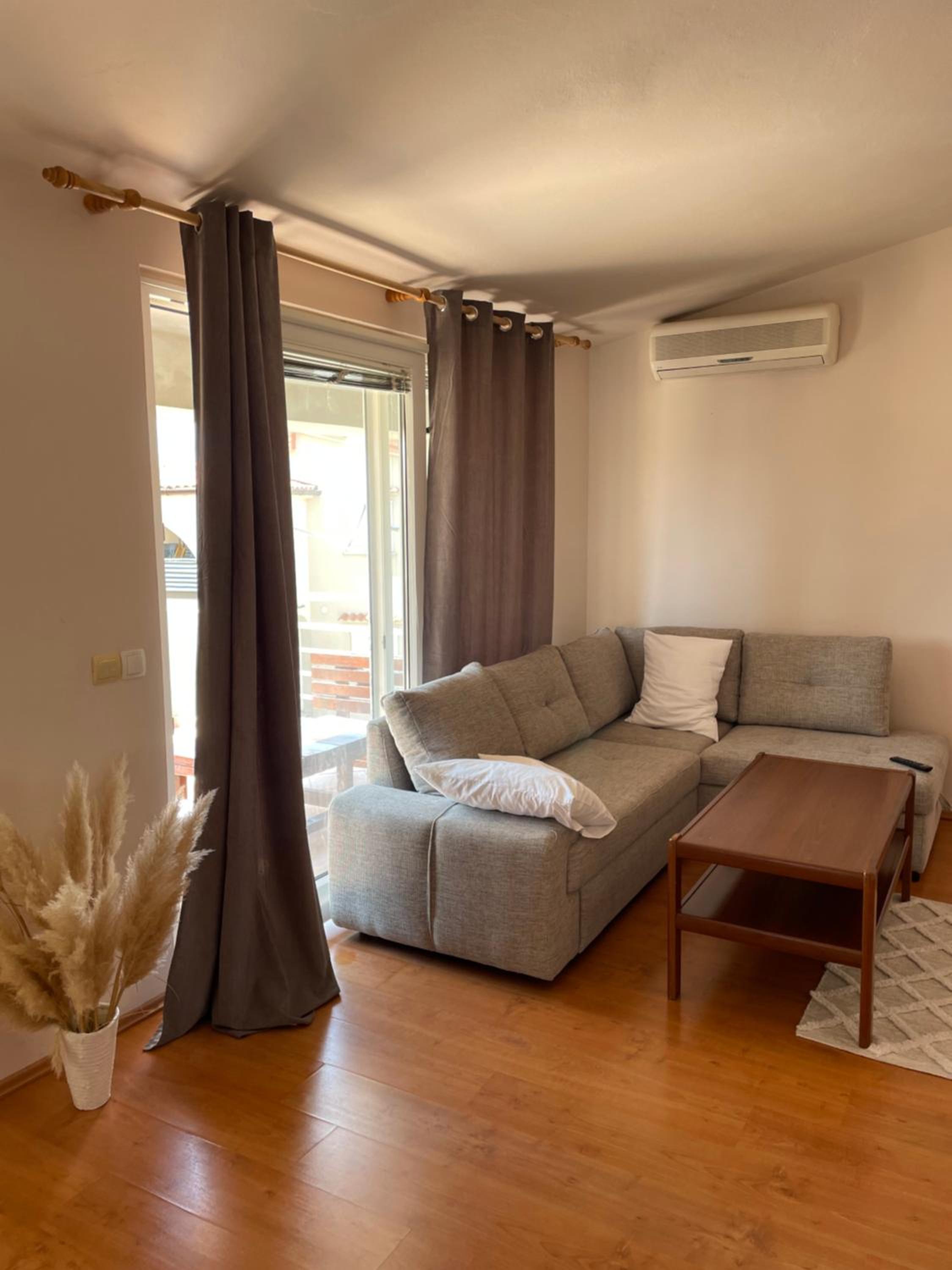 Apartments Flowers - by TA Leut Agency