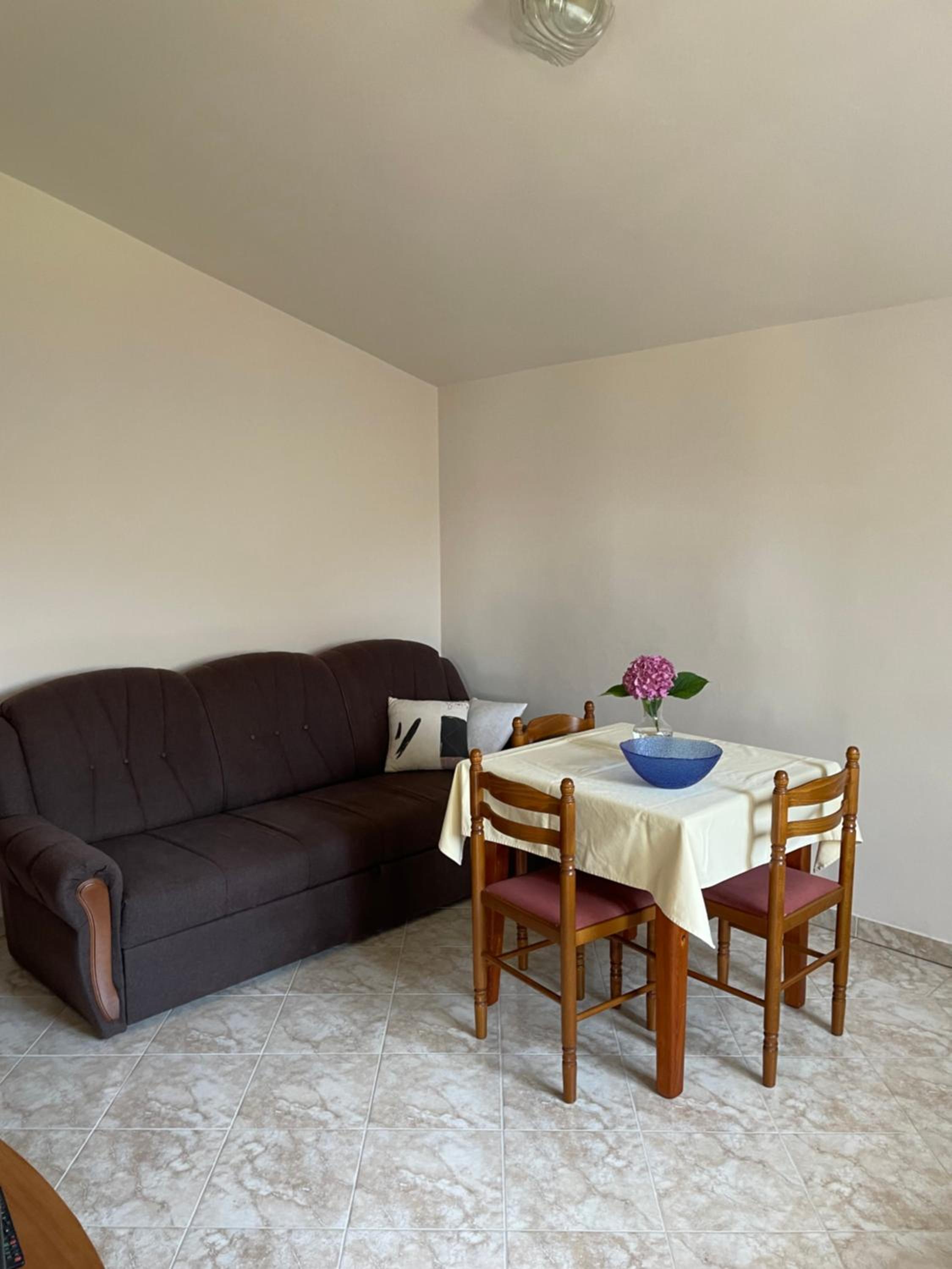 Apartments Flowers - by TA Leut Agency
