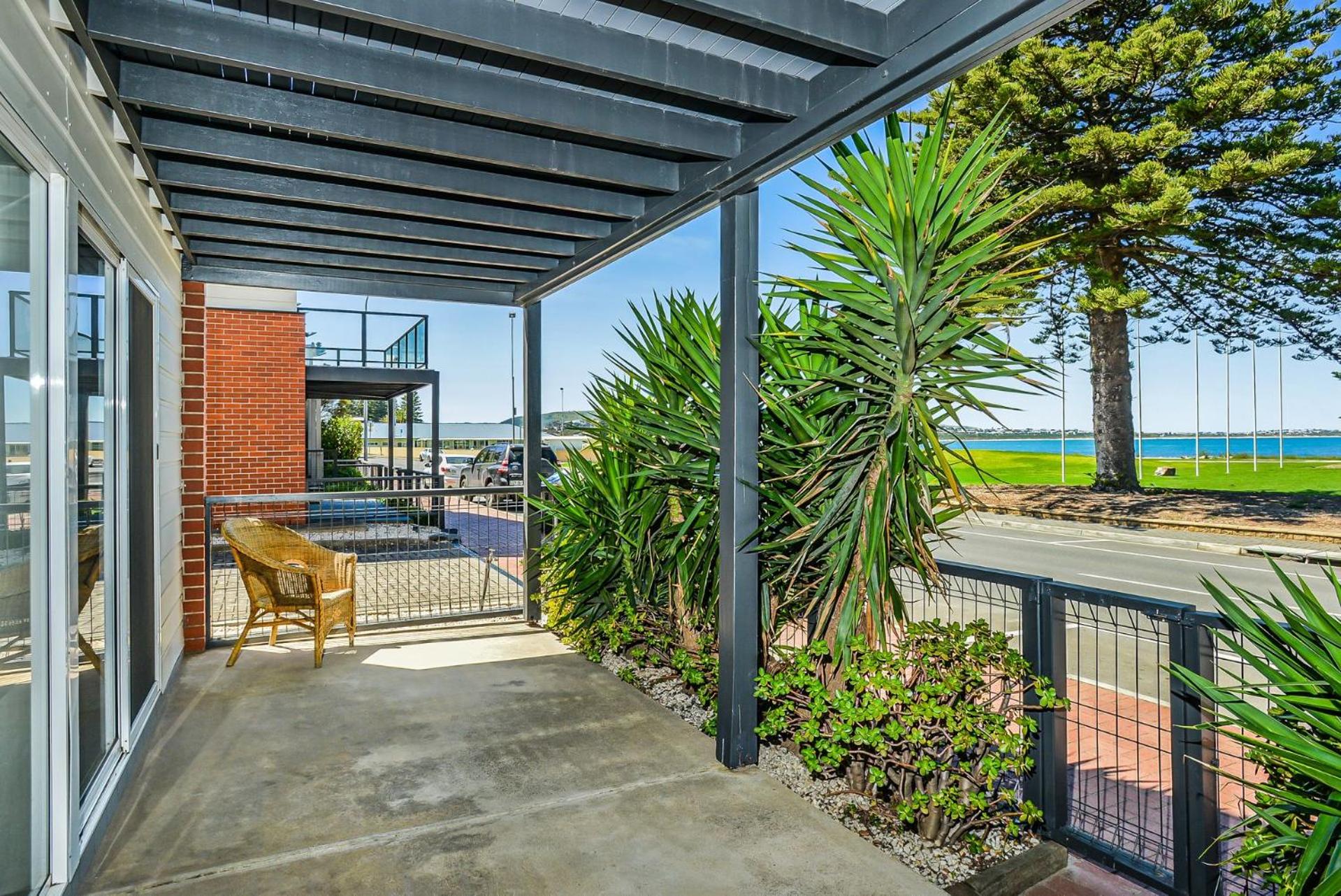 Pine Beach Villa Fabulous Sea Views